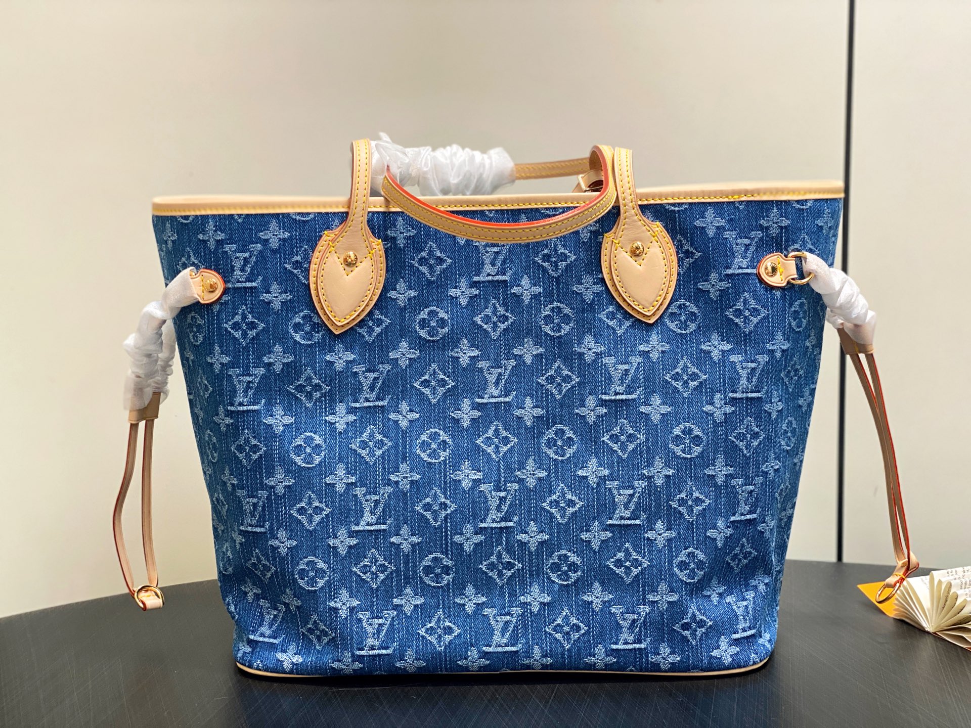 Louis Vuitton Neverfull MM-31 x 28 x 14CM