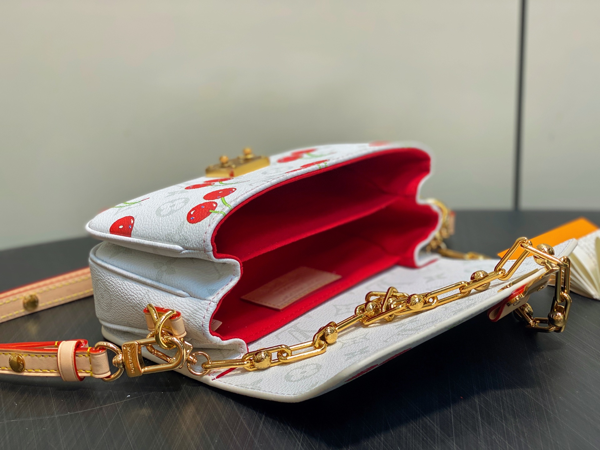 Louis Vuitton x TM Pochette Métis East West (21.5x13.5x6CM)