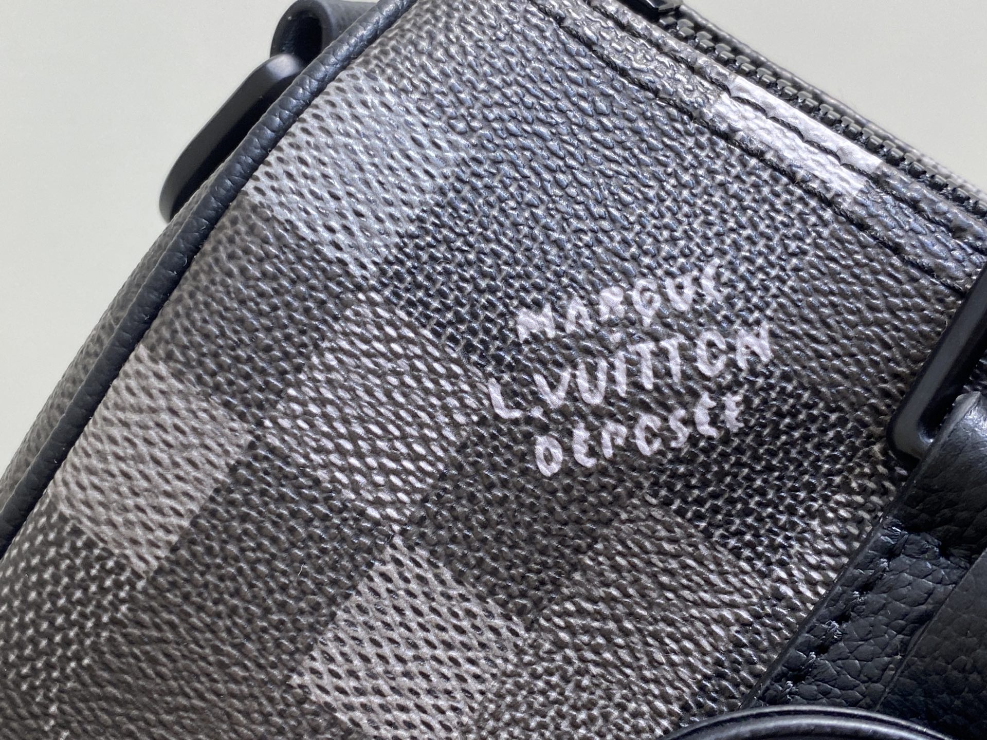 Louis Vuitton Keepall Bandoulière 25 (15 x 11 x 25CM)