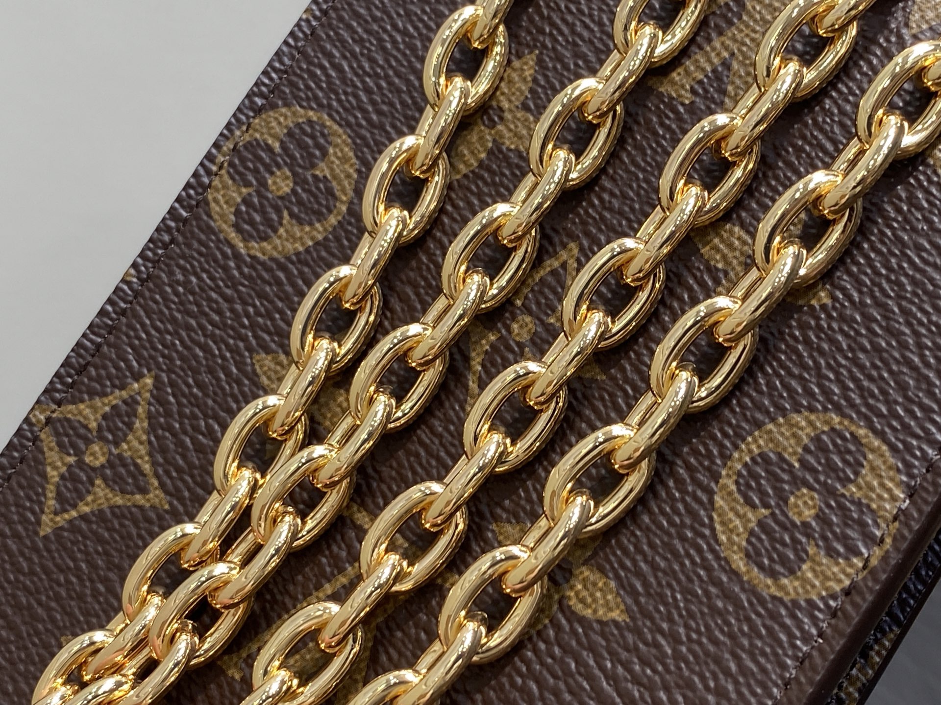 Louis Vuitton Métis Bag(17.5 x 4 x 10.4CM)