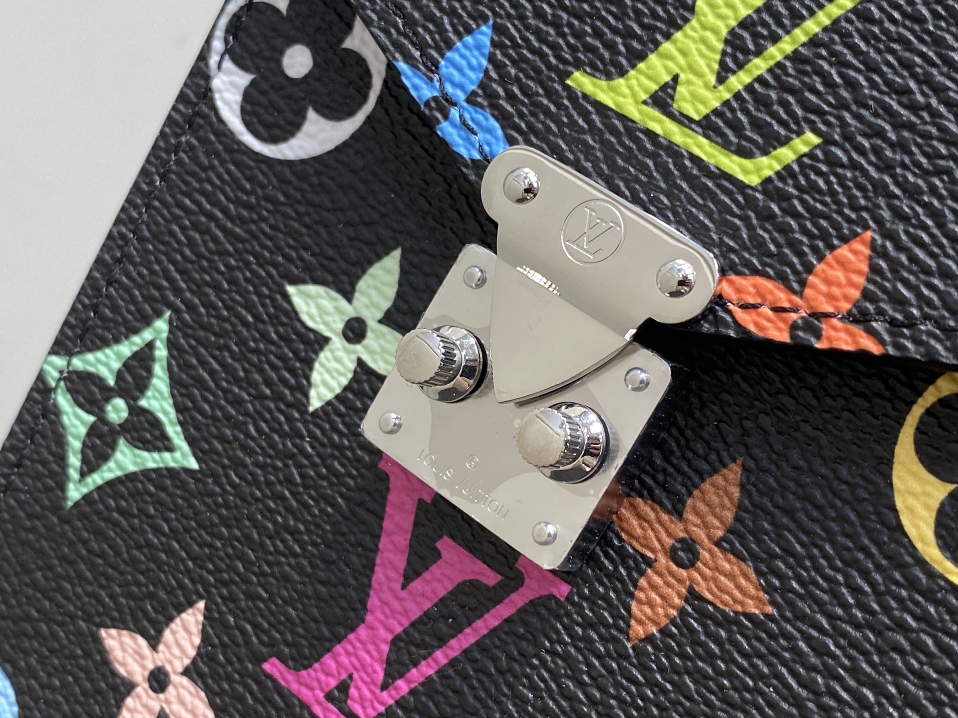 Louis Vuitton Métis Bag(17.5 x 4 x 10.4CM)