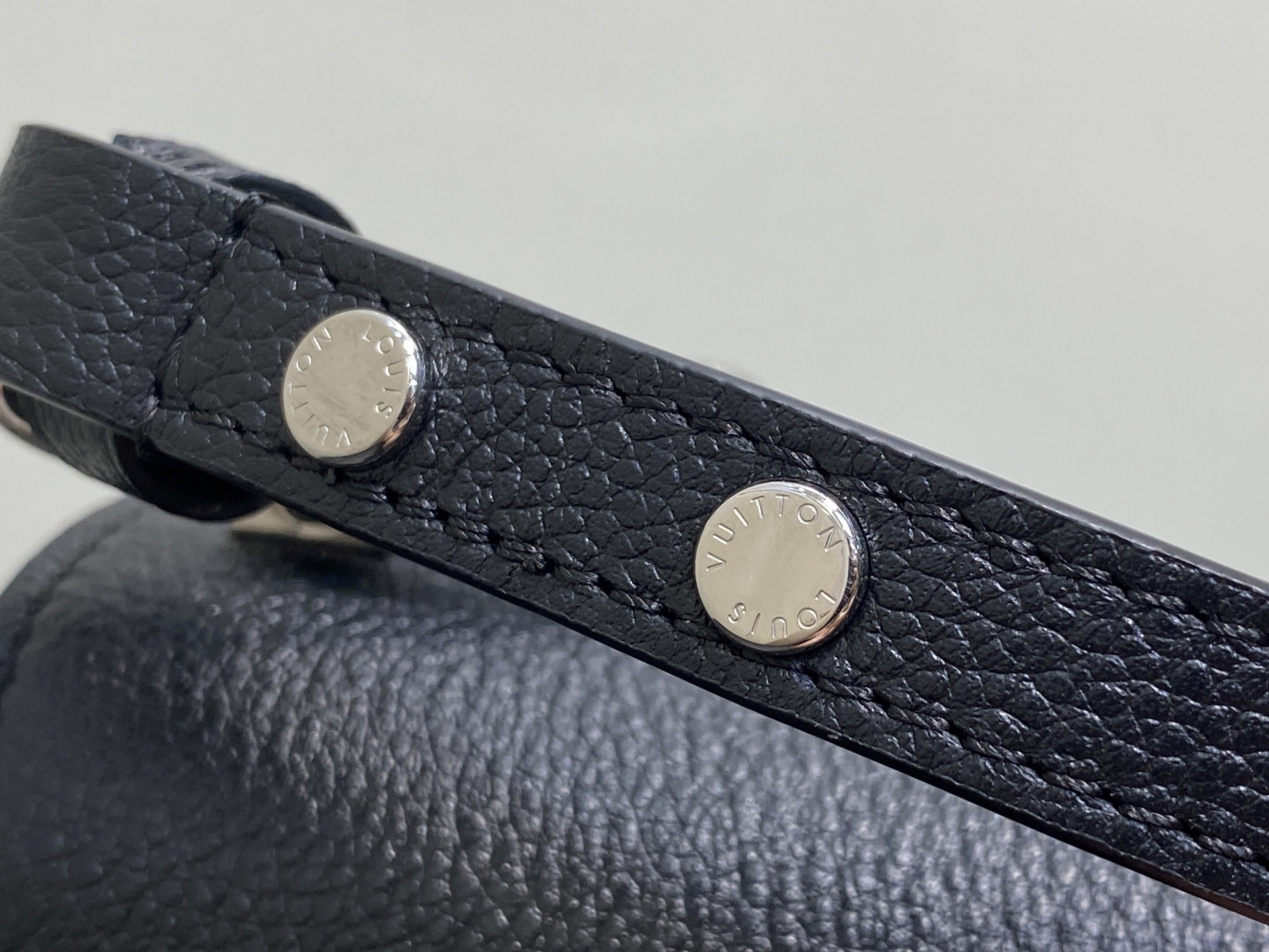 Louis Vuitton Twist Slim Bag (15 x 7 x 19CM)