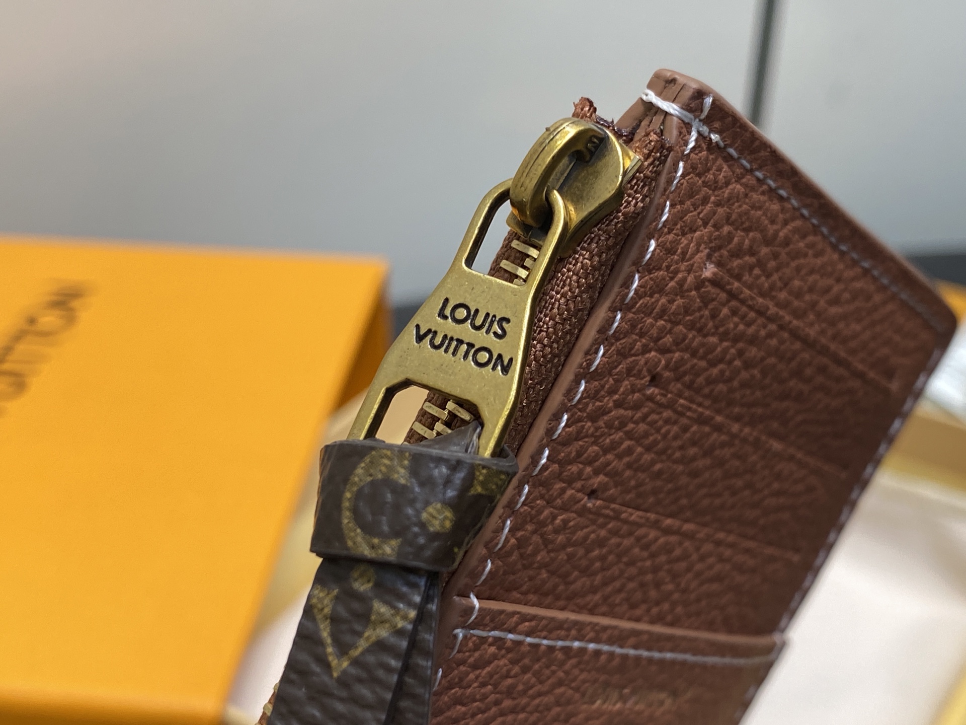 Louis Vuitton Low Key Card Holder(8.5 x 1 x 13CM)