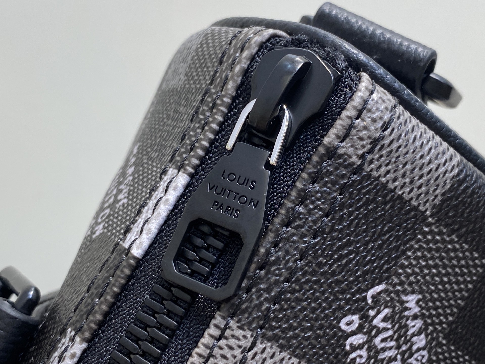 Louis Vuitton Keepall Bandoulière 25 (15 x 11 x 25CM)