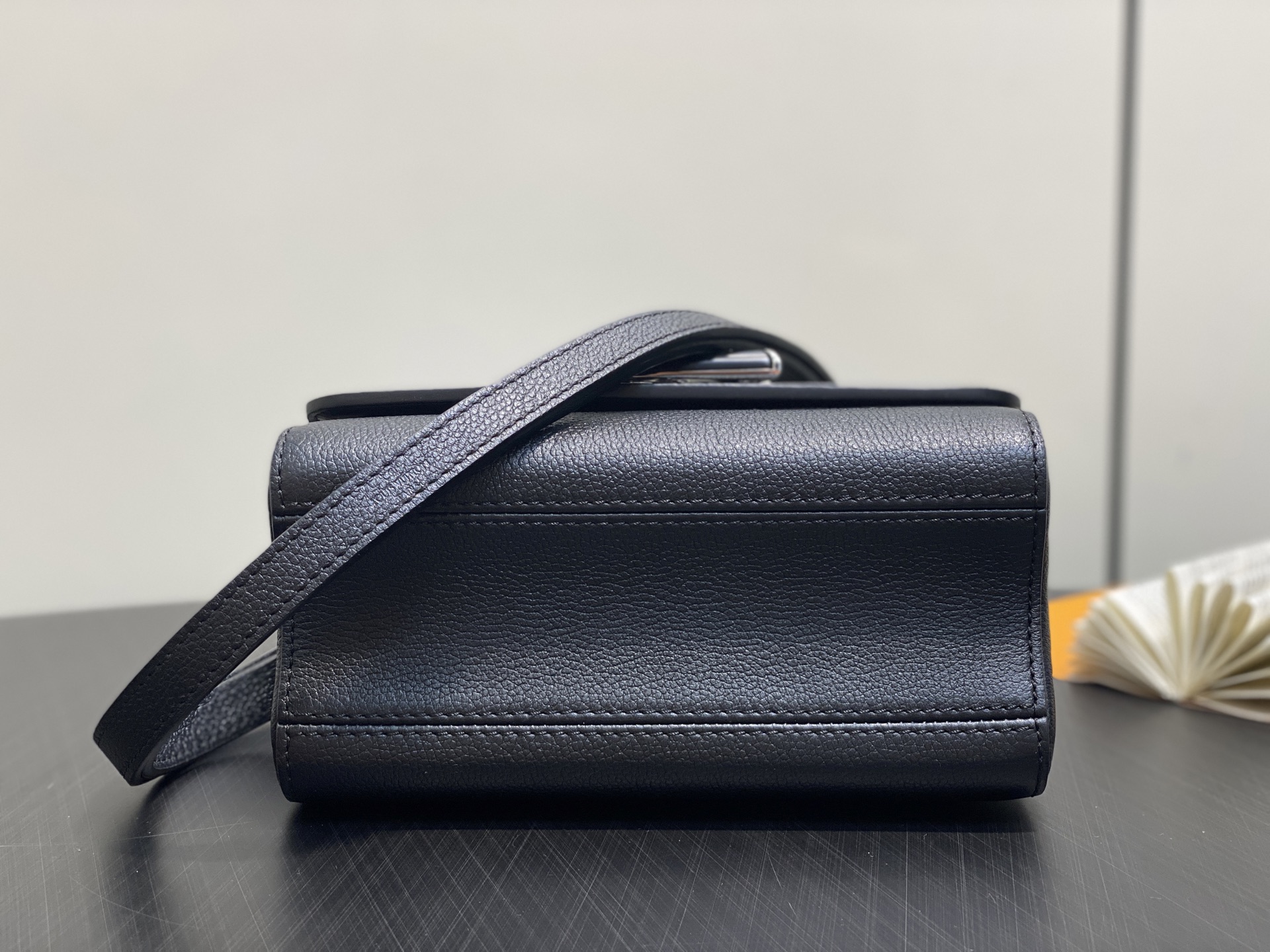 Louis Vuitton Twist Slim Bag (15 x 7 x 19CM)