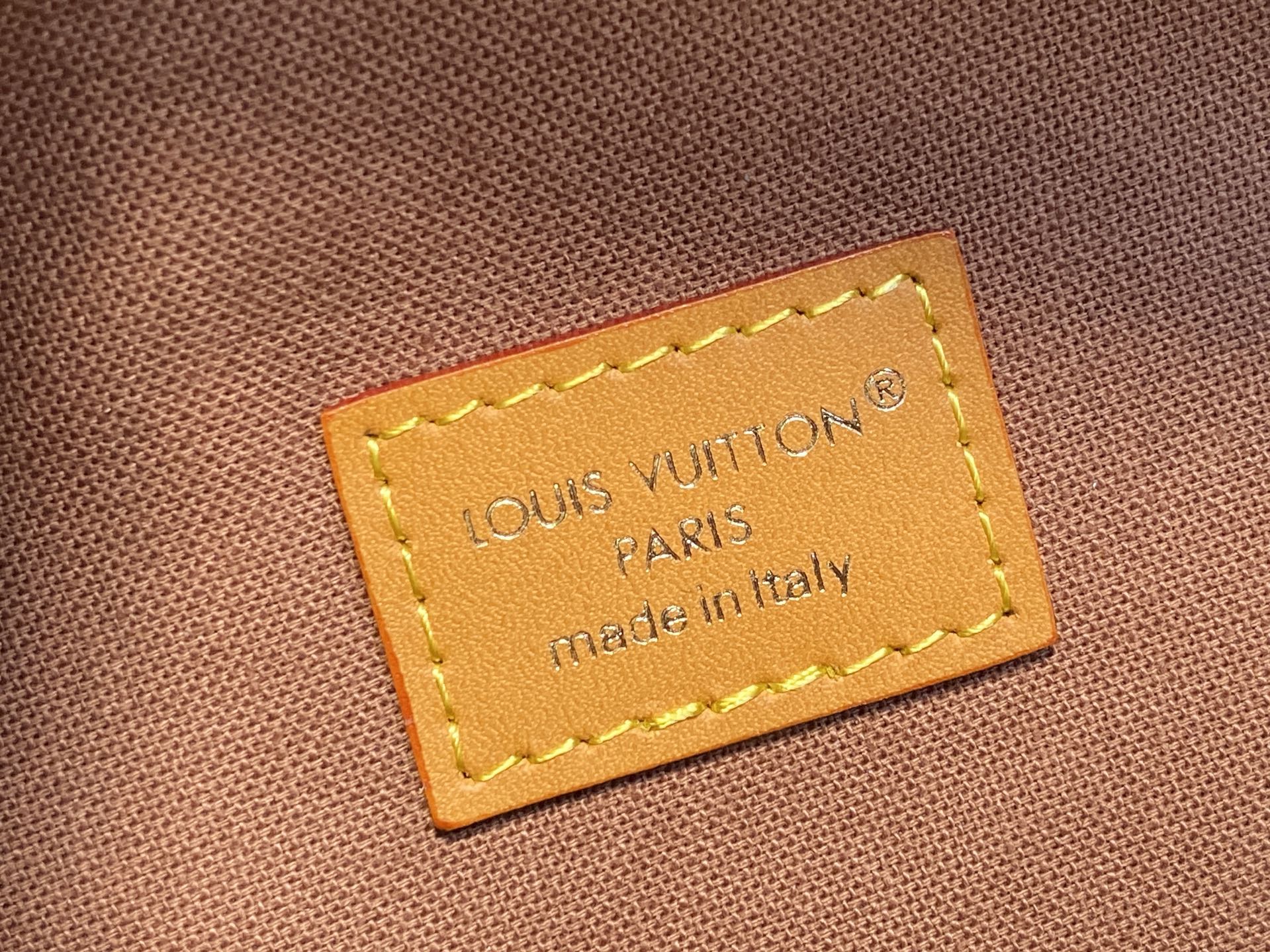 Louis Vuitton Rush Bumbag Bag ( 30 x 15 x 8CM)