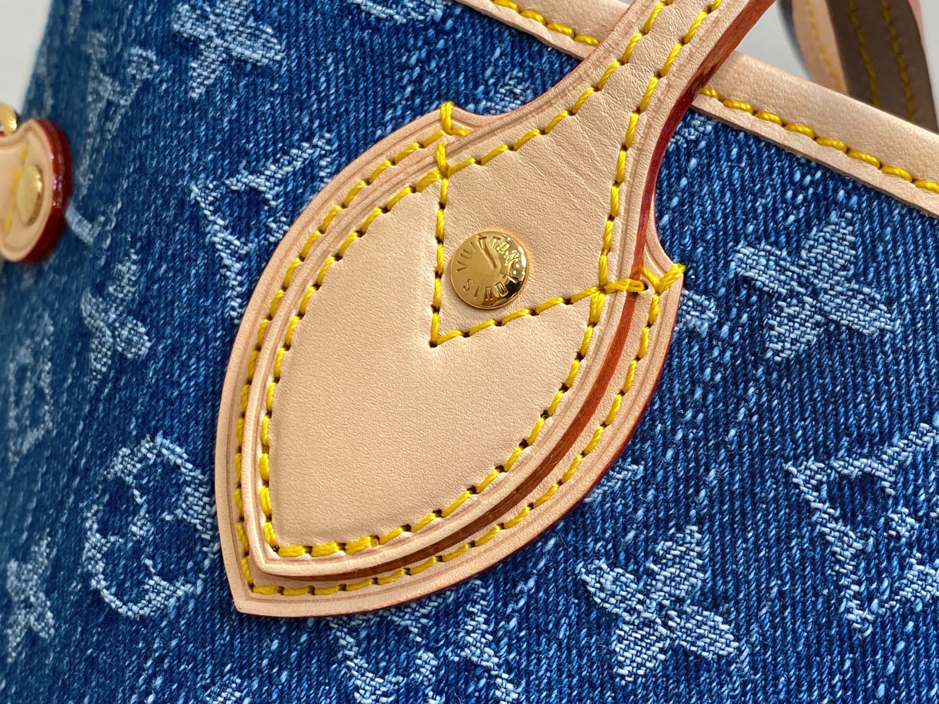 Louis Vuitton Neverfull MM-31 x 28 x 14CM