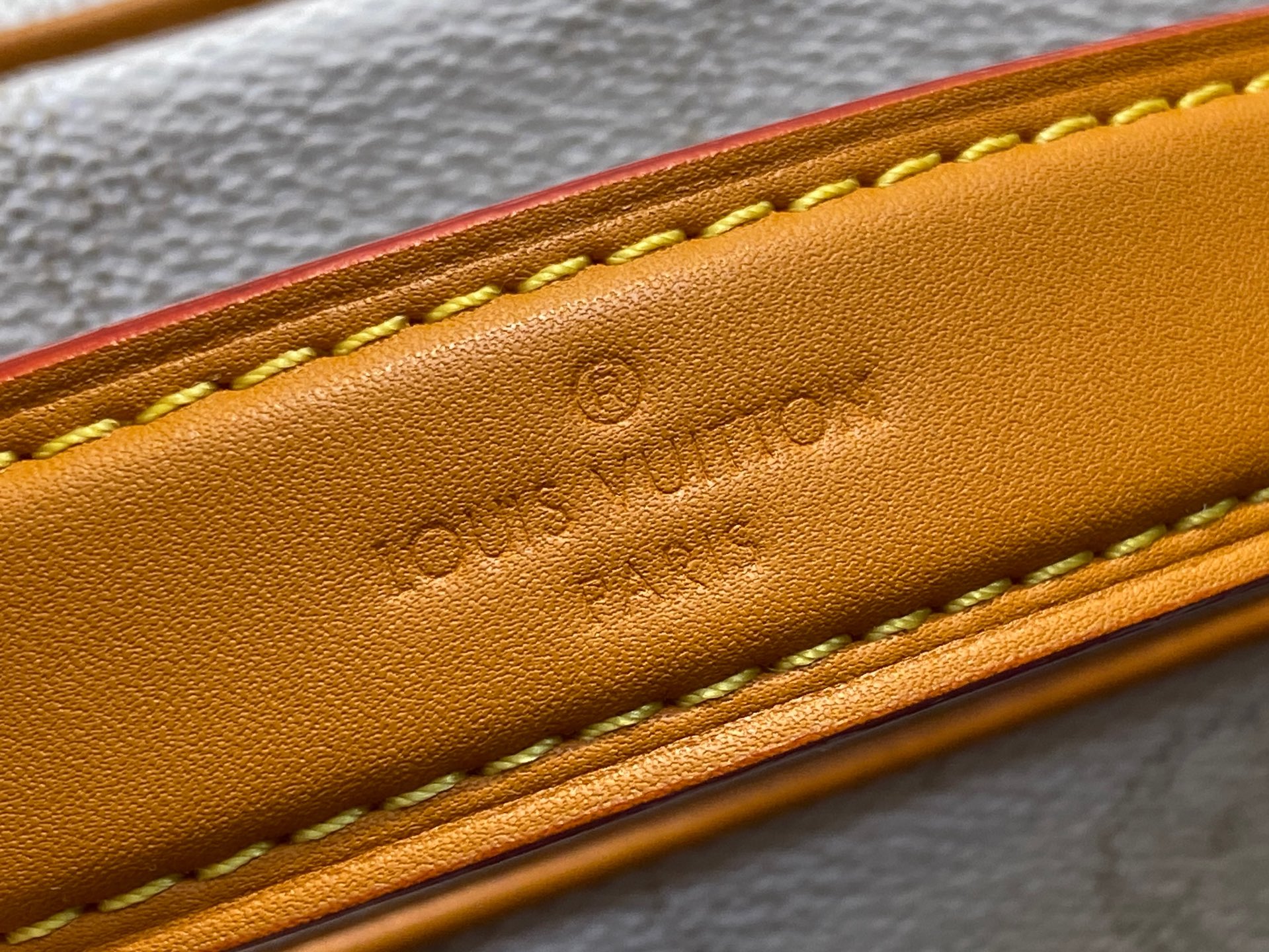 Louis Vuitton Nil Bag(17.5 x 11 x 25CM)