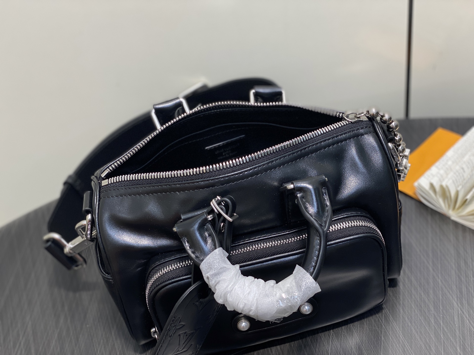 Louis Vuitton Keepall Bandoulière 25 (15 x 11 x 25CM)