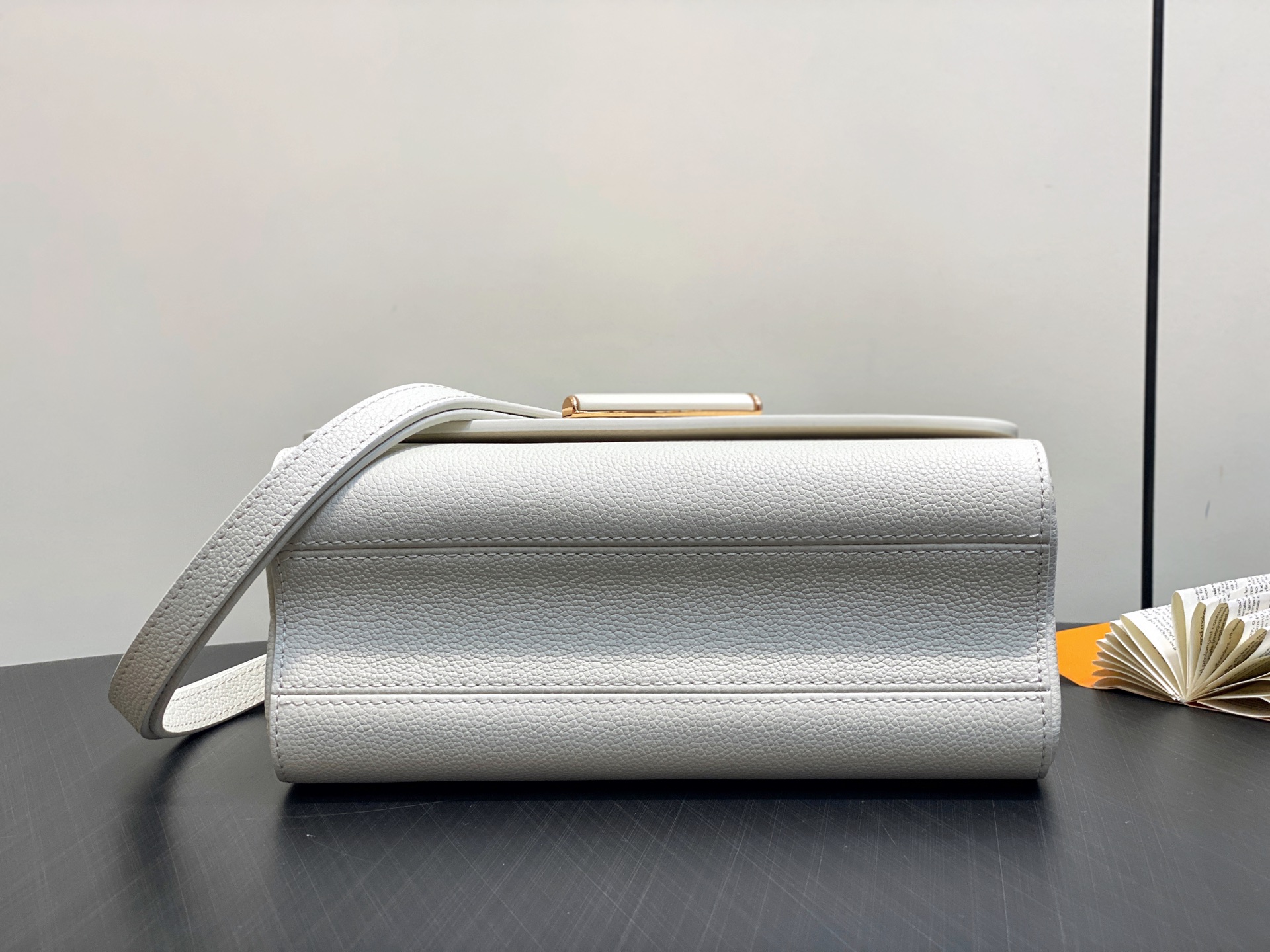 Louis Vuitton Twist Slim MM Bag (23 x 16 x 8CM)