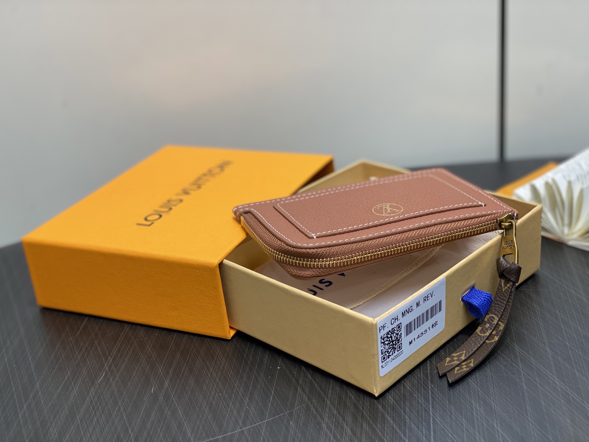 Louis Vuitton Low Key Card Holder(8.5 x 1 x 13CM)