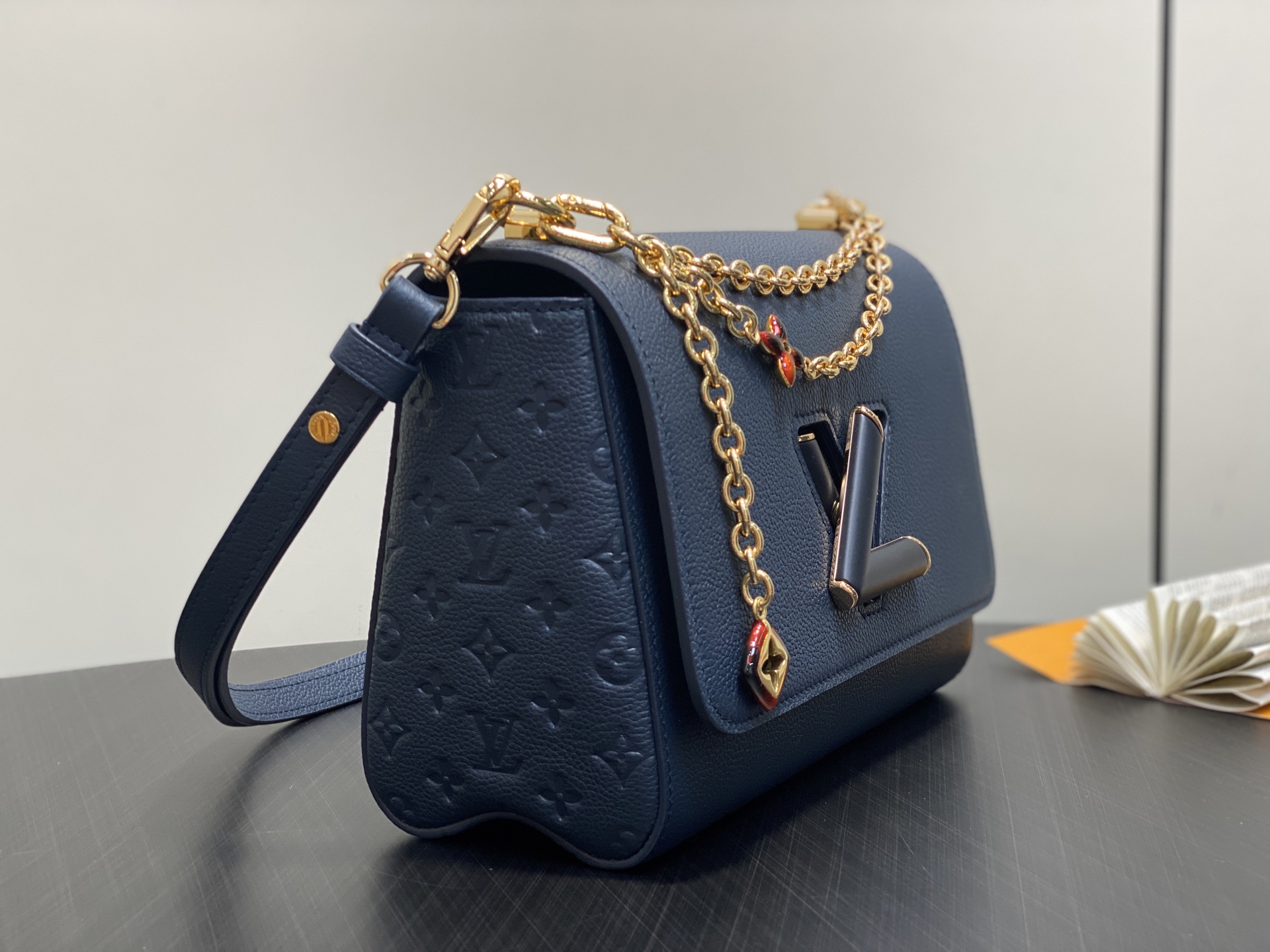 Louis Vuitton Twist Slim MM Bag (23 x 16 x 8CM)