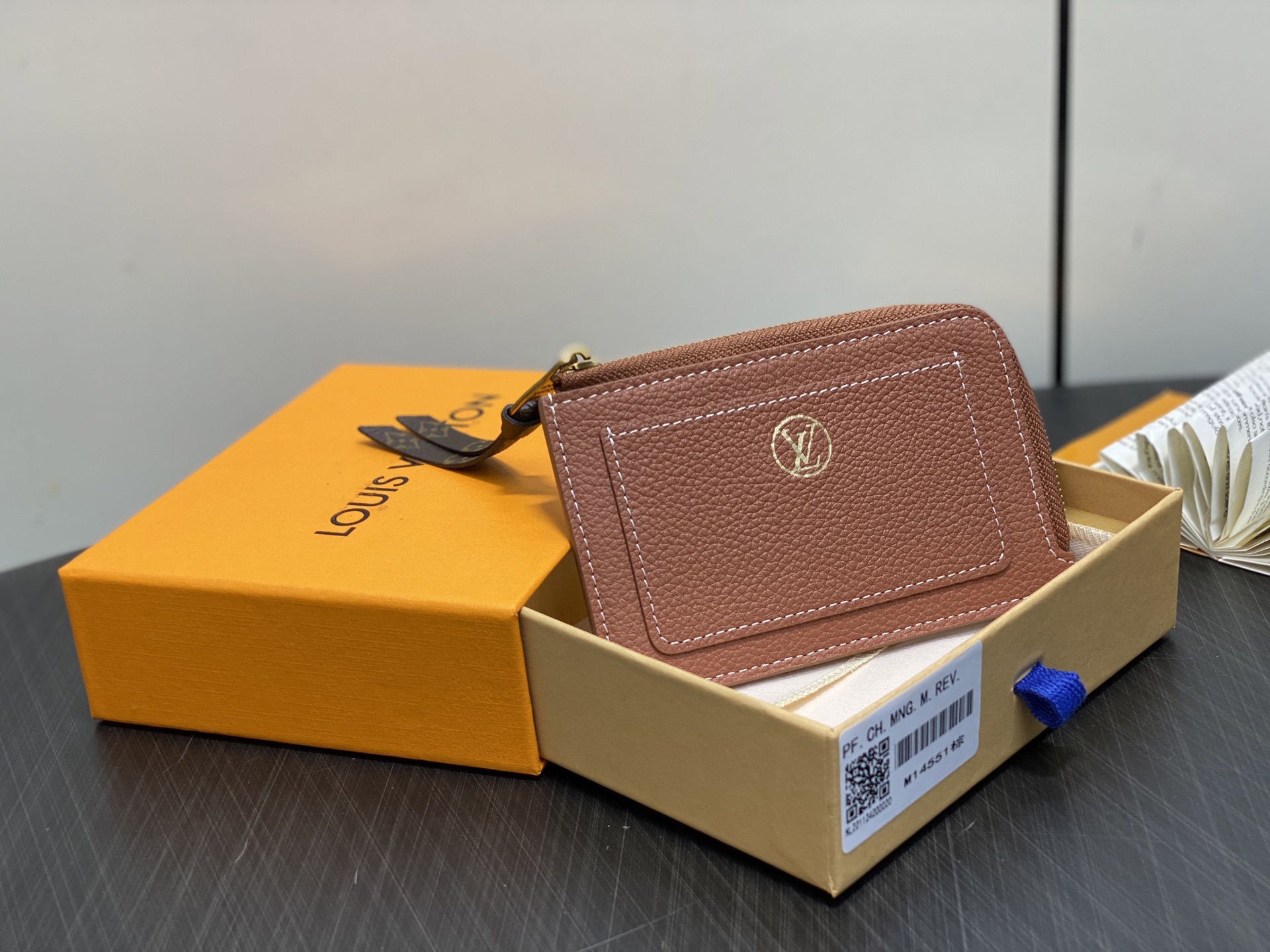 Louis Vuitton Low Key Card Holder(8.5 x 1 x 13CM)