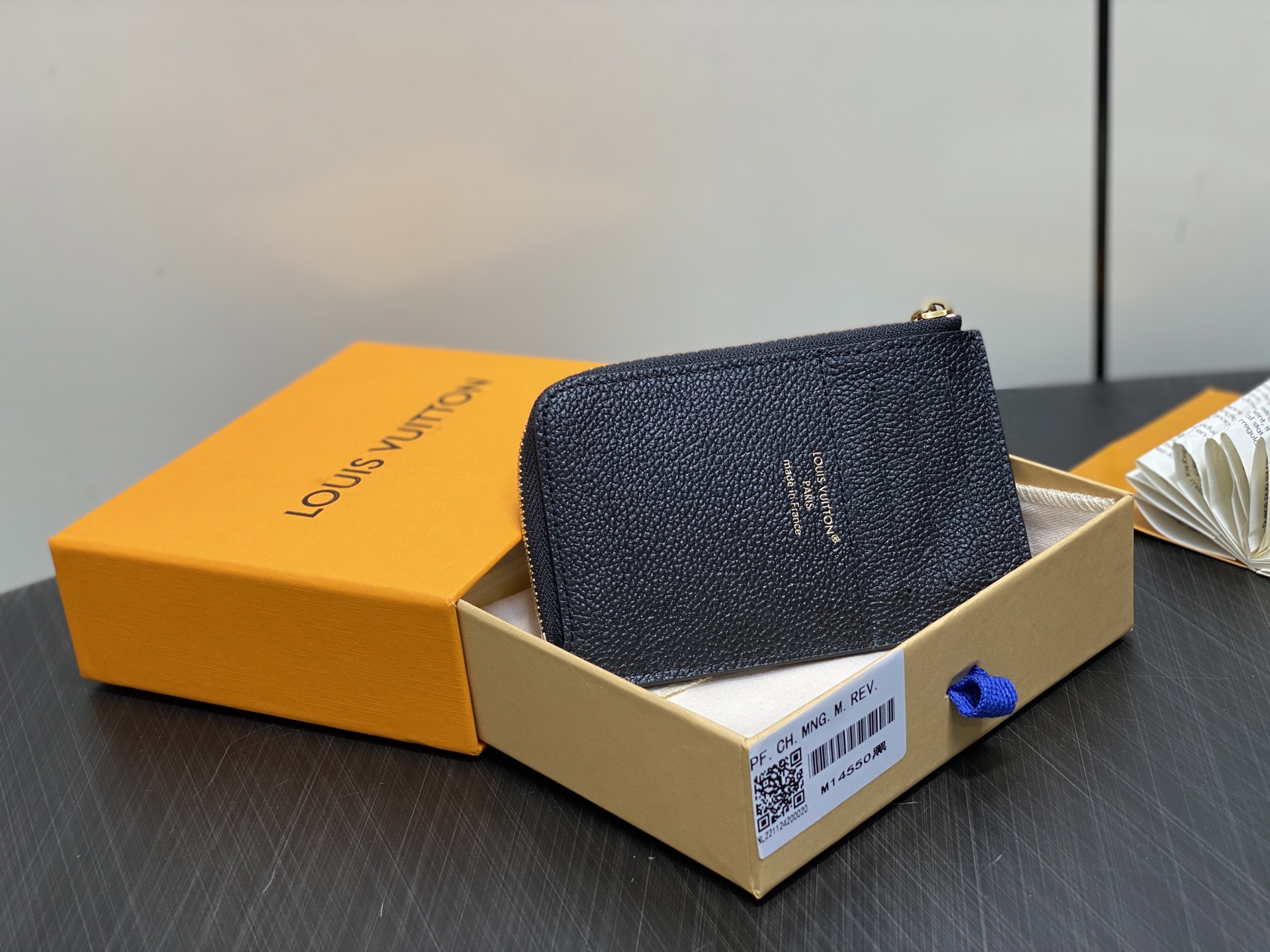 Louis Vuitton Low Key Card Holder(8.5 x 1 x 13CM)