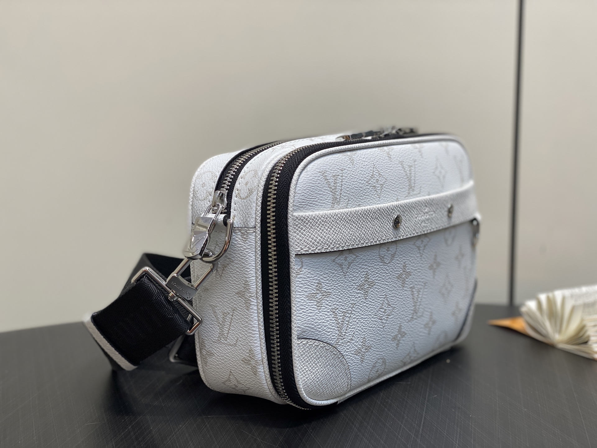 Louis Vuitton Alpha Messenger Bag (16 x 8 x 24CM)