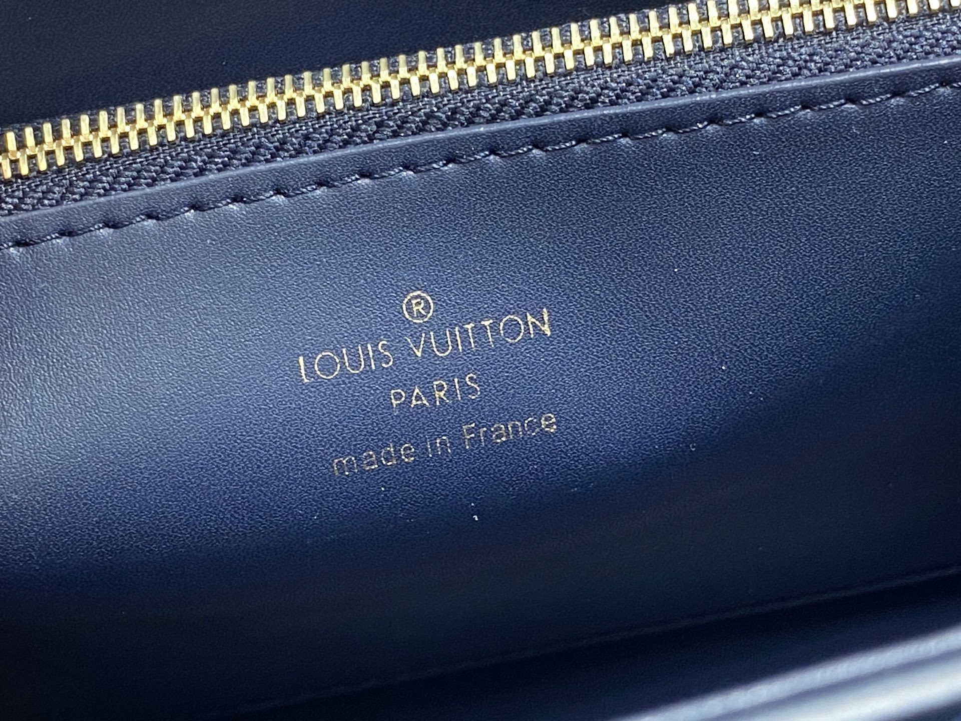 Louis Vuitton Twist Slim MM Bag (23 x 16 x 8CM)