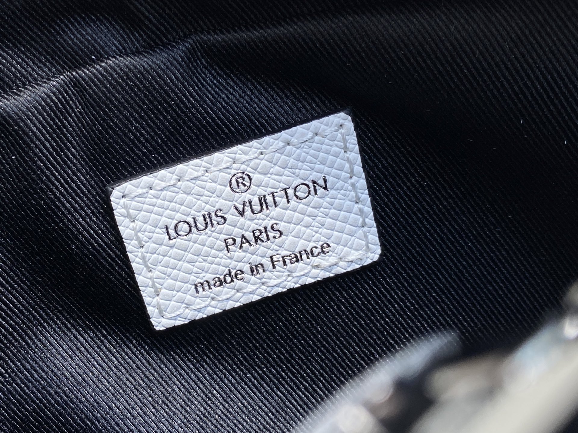 Louis Vuitton Alpha Messenger Bag (16 x 8 x 24CM)