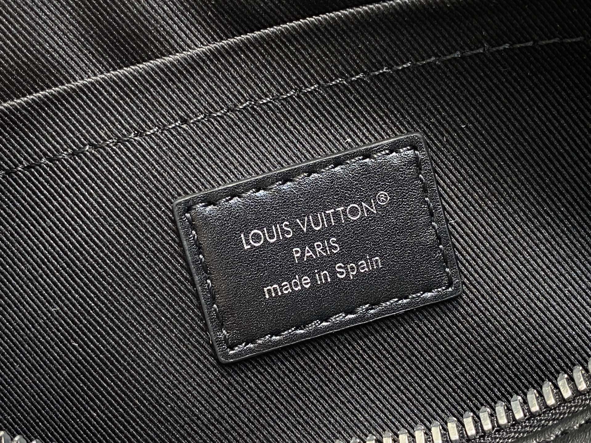 Louis Vuitton Keepall Bandoulière 25 (15 x 11 x 25CM)