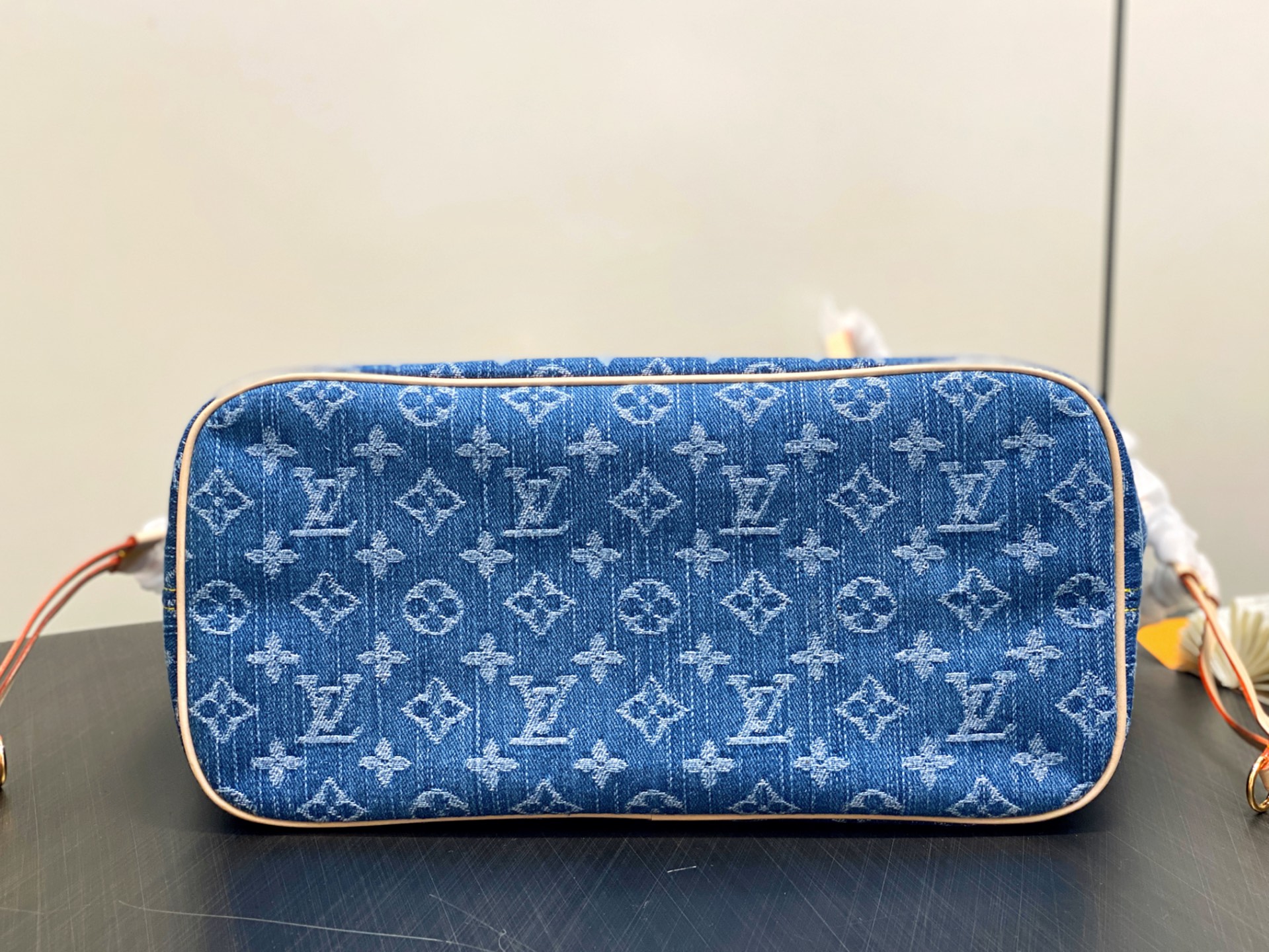 Louis Vuitton Neverfull MM-31 x 28 x 14CM