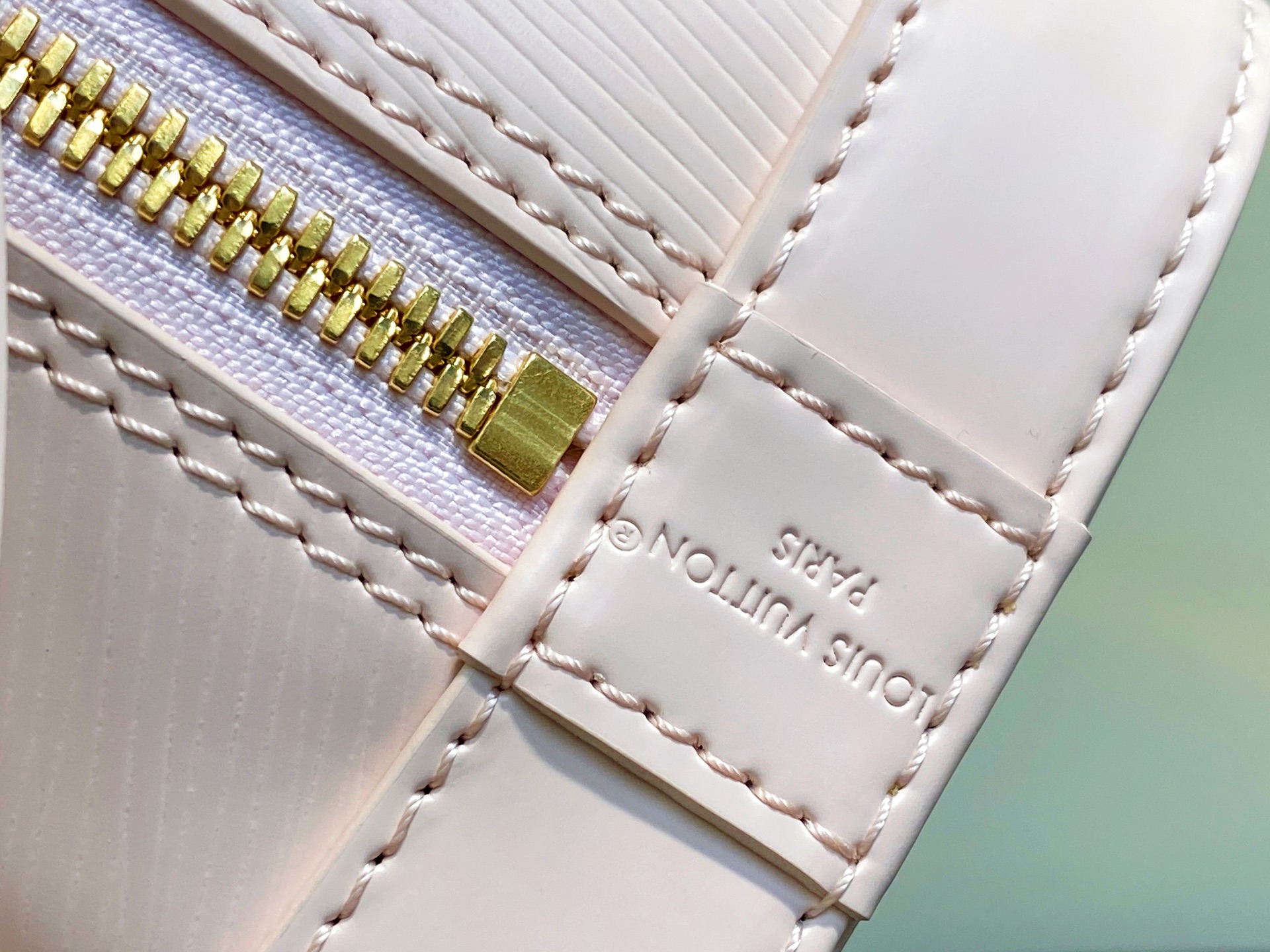 LV × TM ALMA BB(23.5 x 17.5 x 11.5)