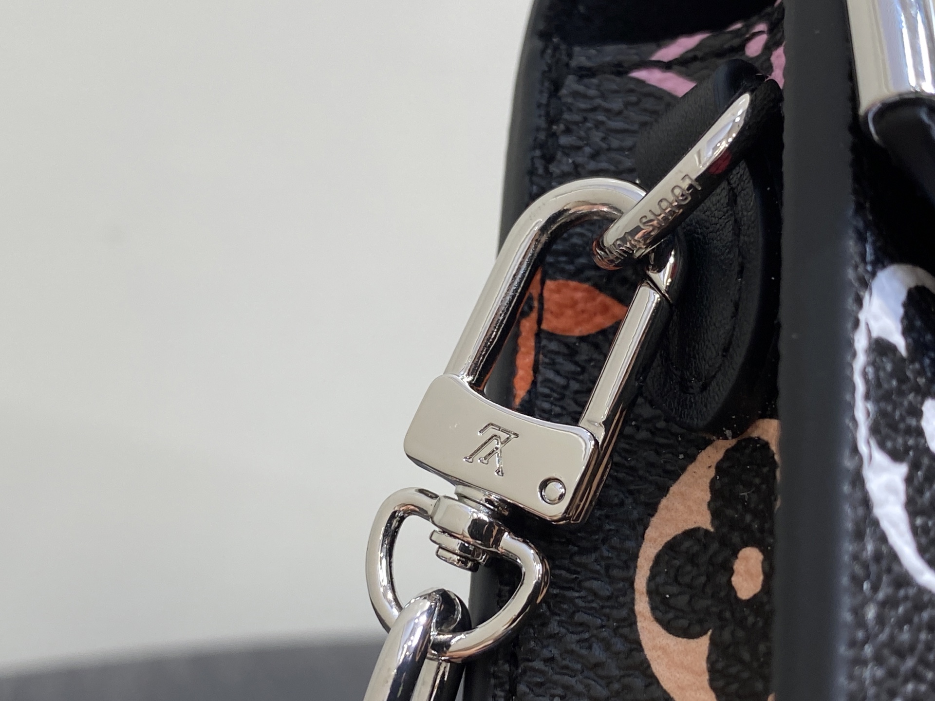 Louis Vuitton Métis Bag(17.5 x 4 x 10.4CM)