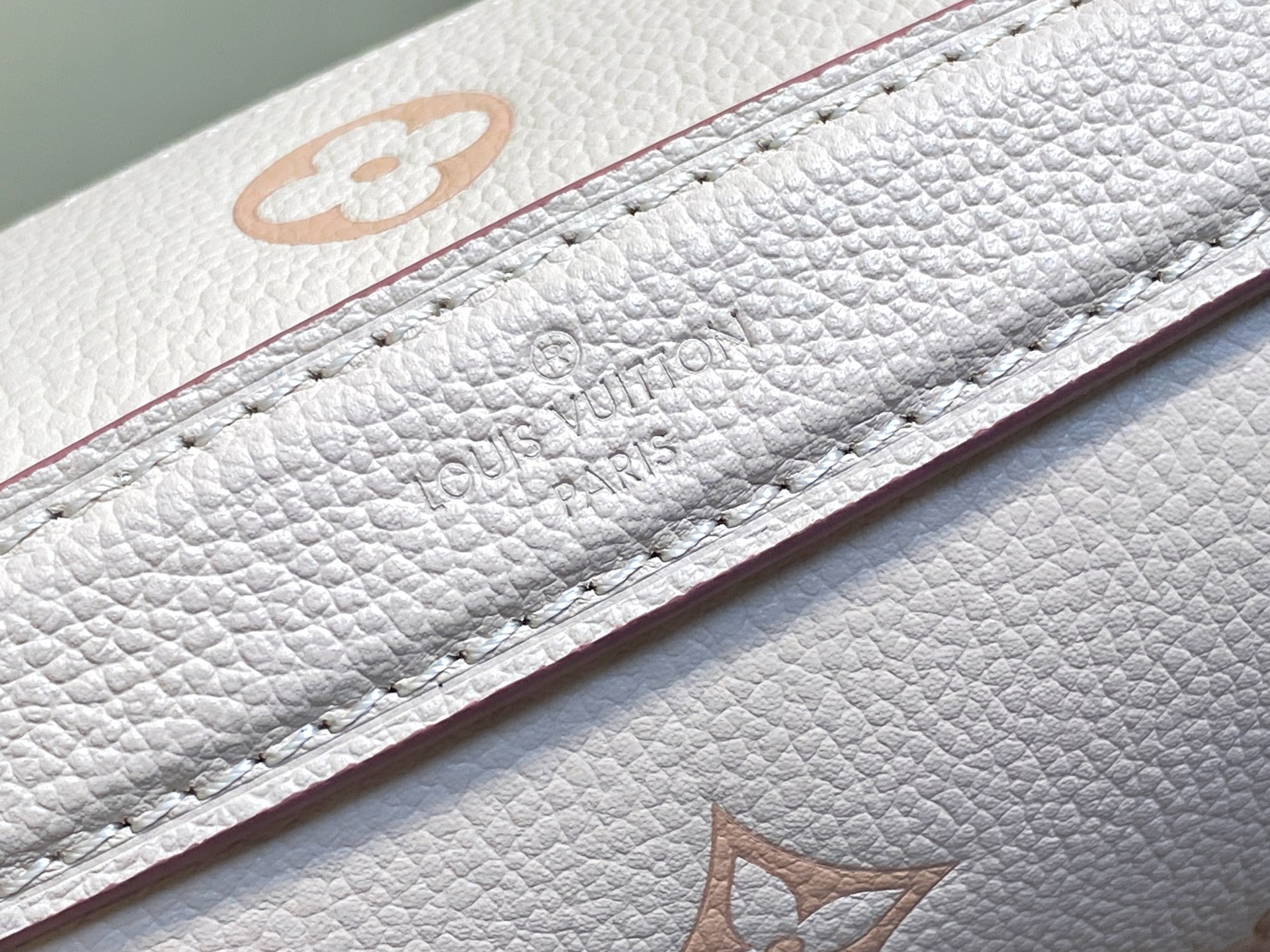 Louis Vuitton Pochette Métis MM( 25*20*7CM)