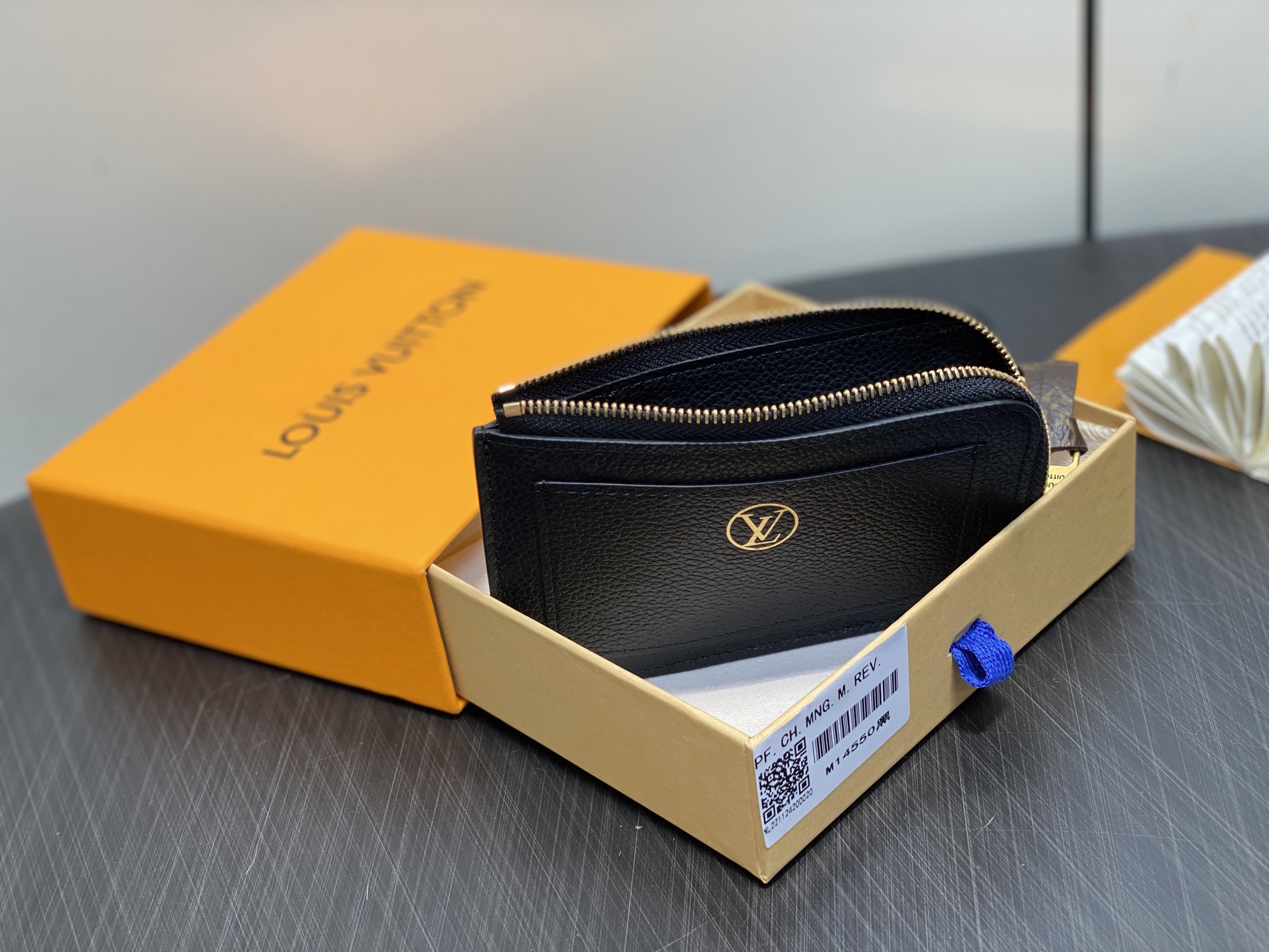 Louis Vuitton Low Key Card Holder(8.5 x 1 x 13CM)