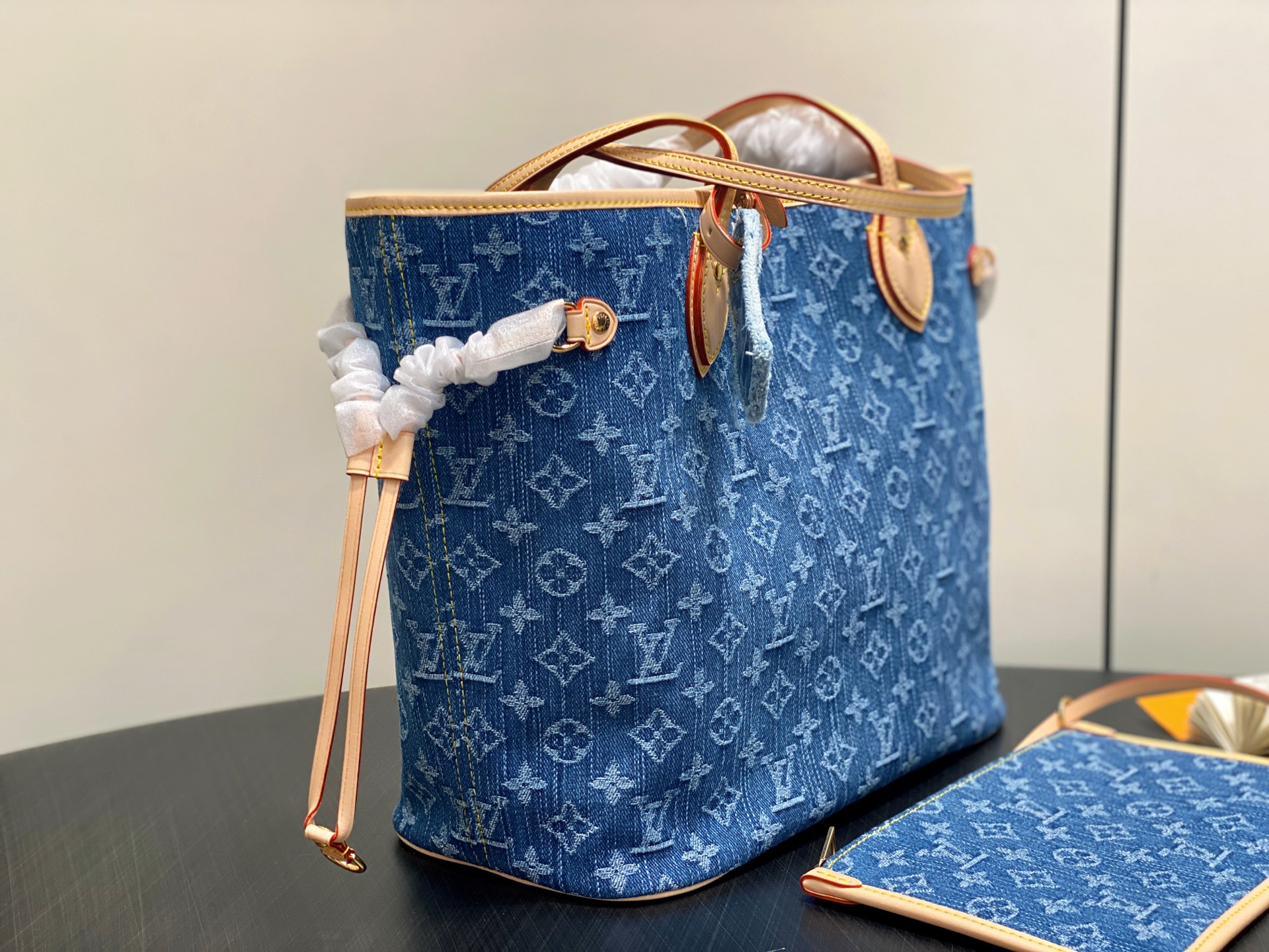 Louis Vuitton Neverfull MM-31 x 28 x 14CM