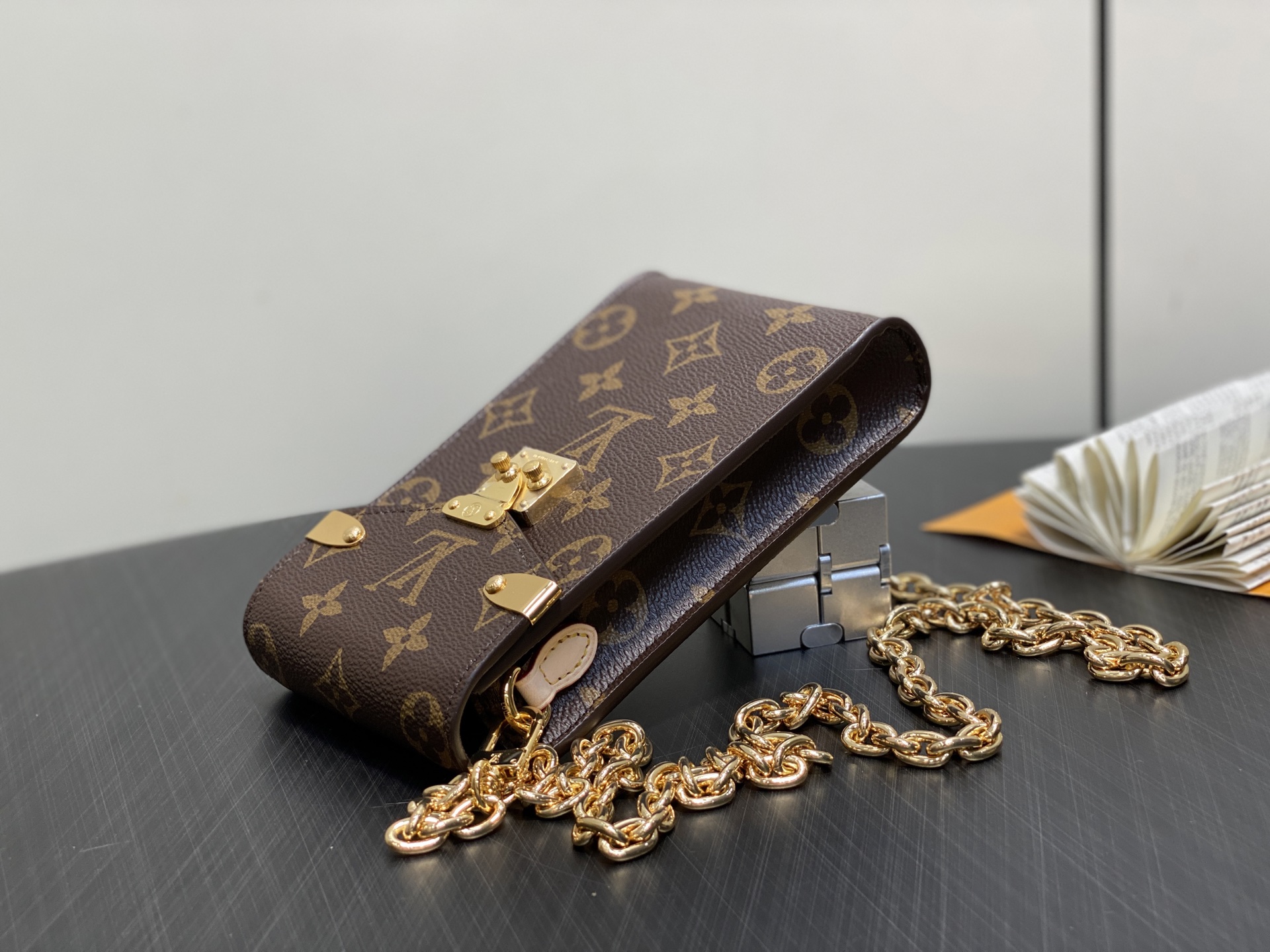 Louis Vuitton Métis Bag(17.5 x 4 x 10.4CM)