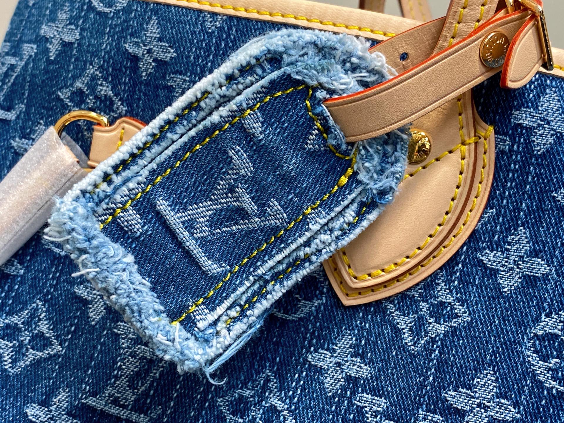 Louis Vuitton Neverfull MM-31 x 28 x 14CM