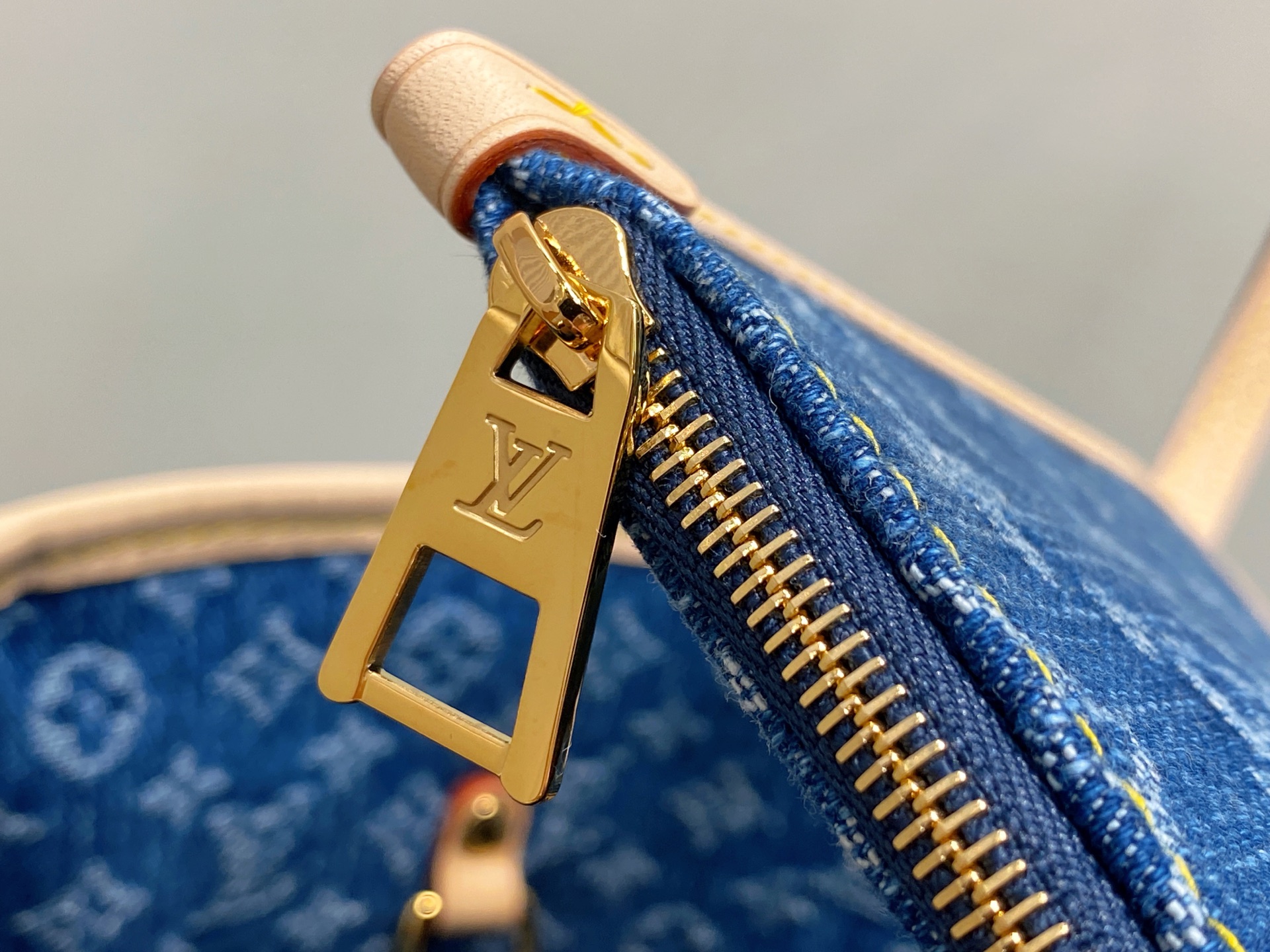 Louis Vuitton Neverfull MM-31 x 28 x 14CM