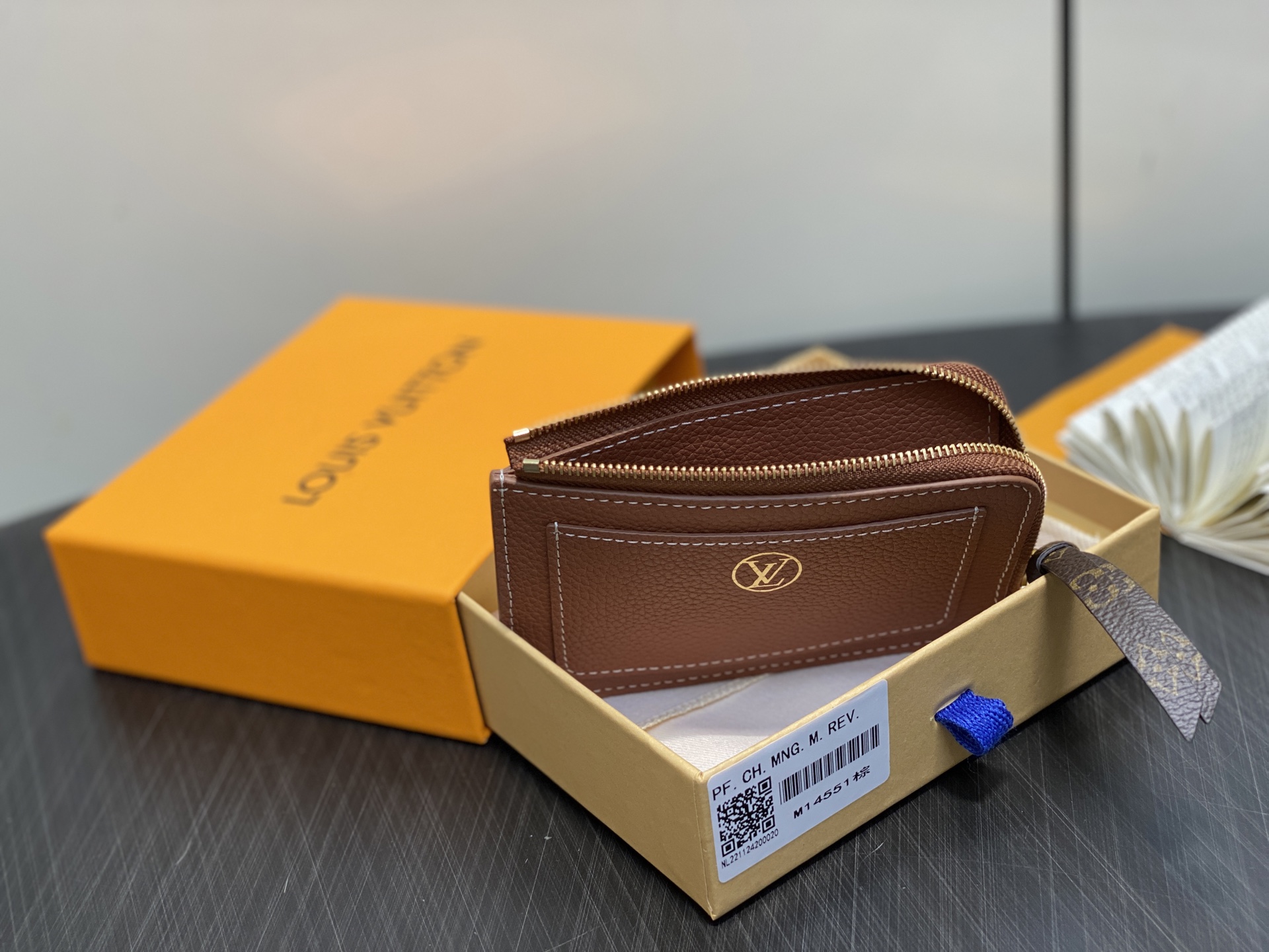 Louis Vuitton Low Key Card Holder(8.5 x 1 x 13CM)