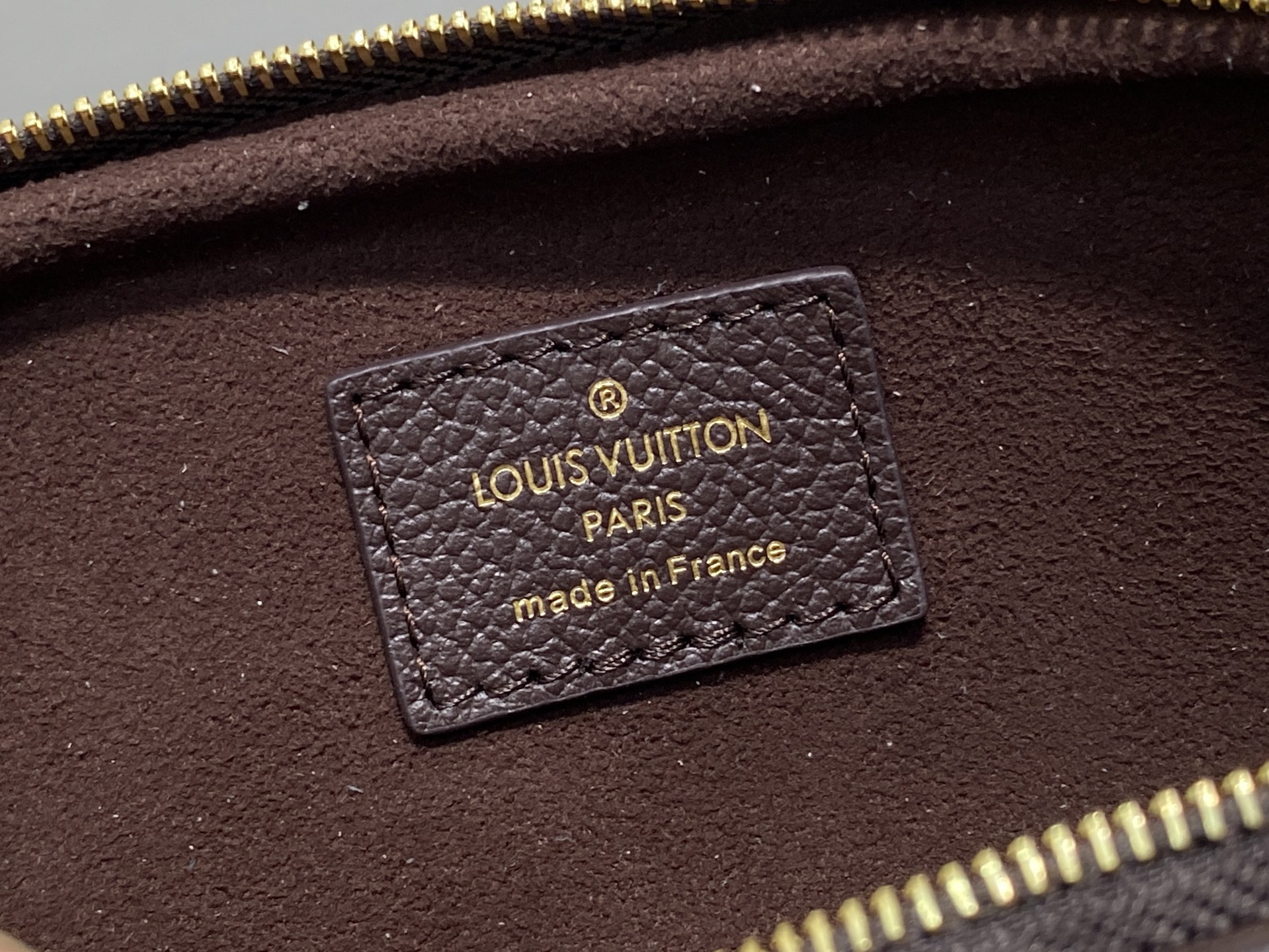 Louis Vuitton Mini Bumbag Bag ( 17 x 12 x 9.5CM)