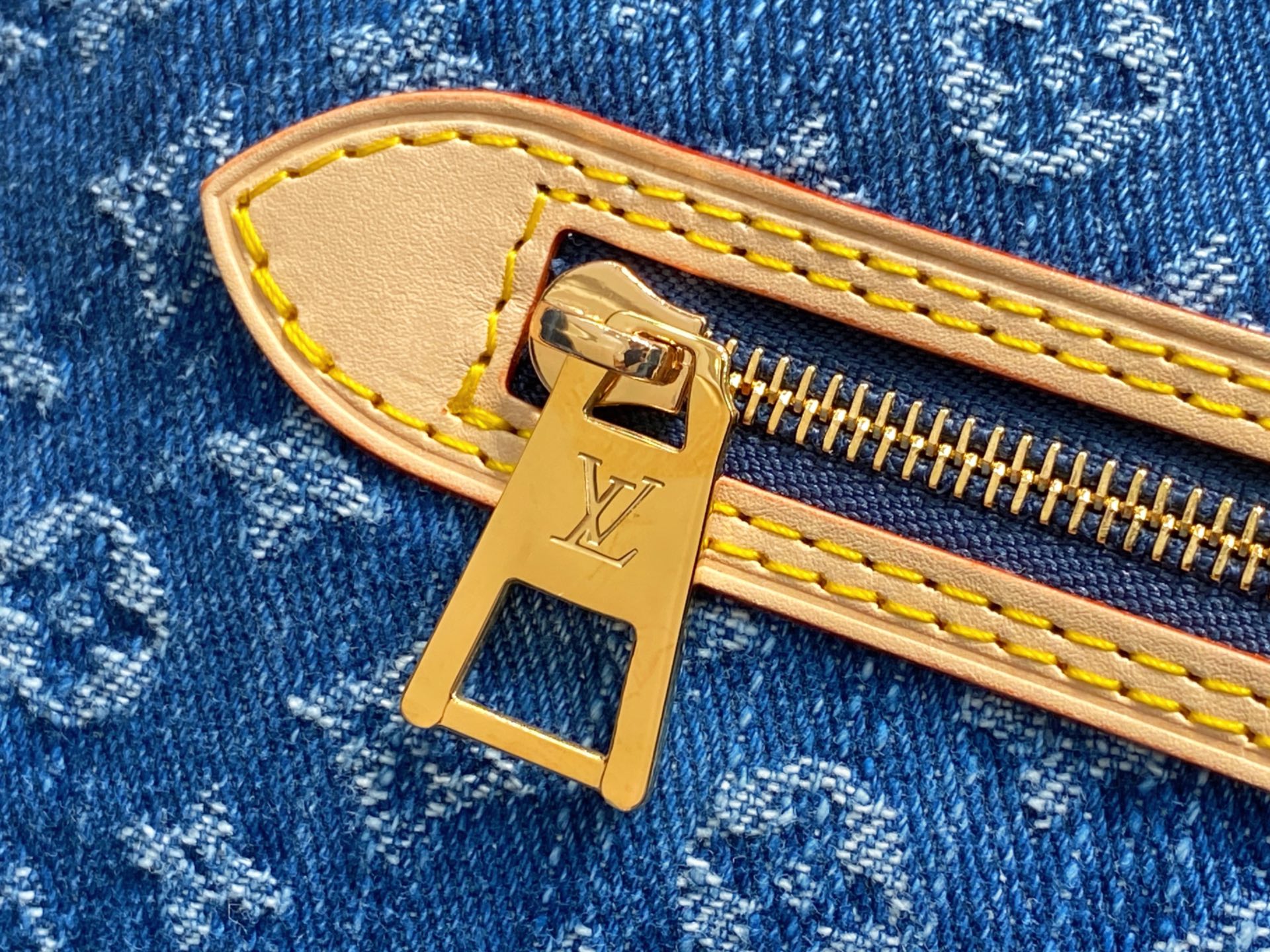 Louis Vuitton Neverfull MM-31 x 28 x 14CM