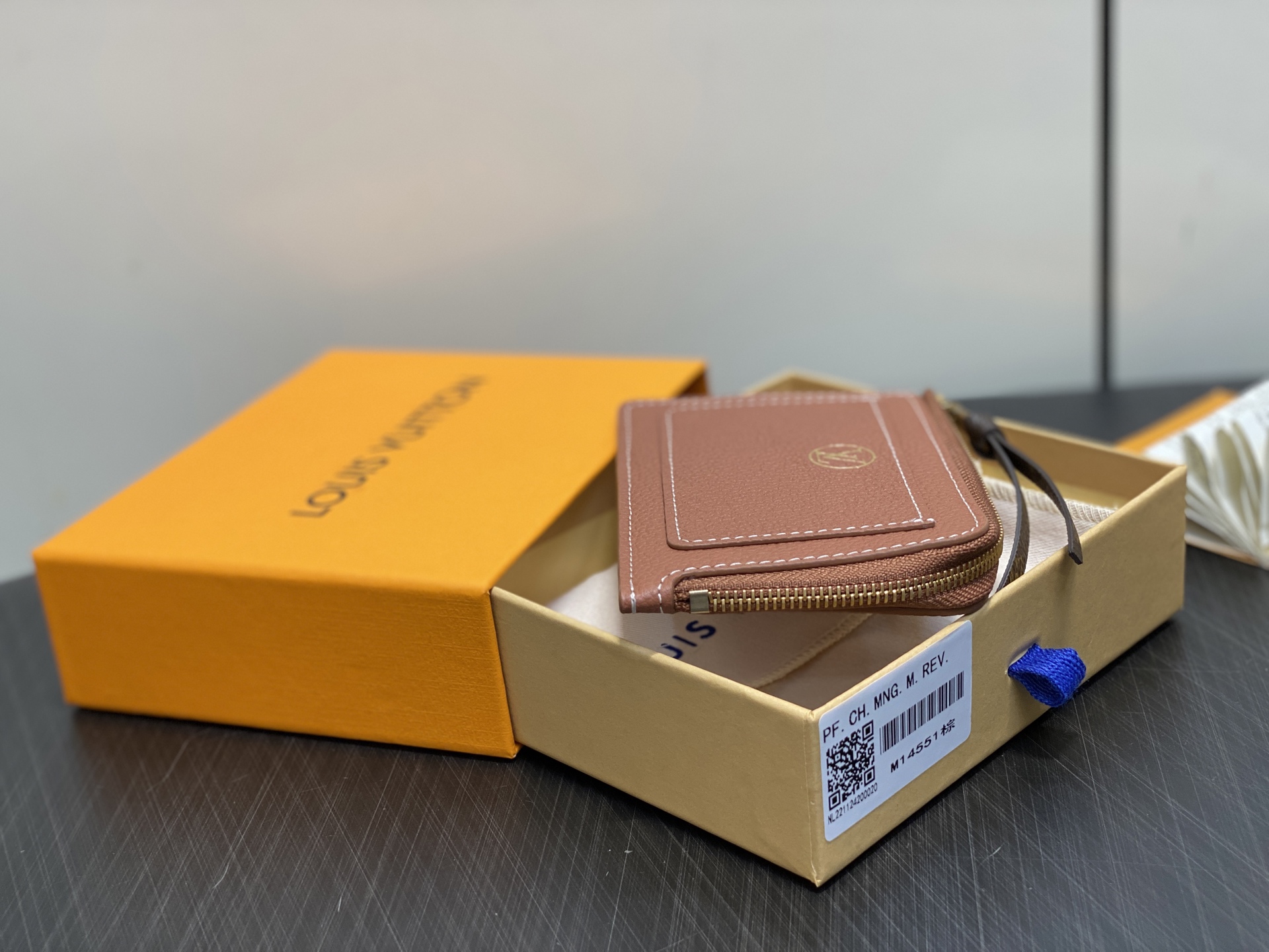 Louis Vuitton Low Key Card Holder(8.5 x 1 x 13CM)