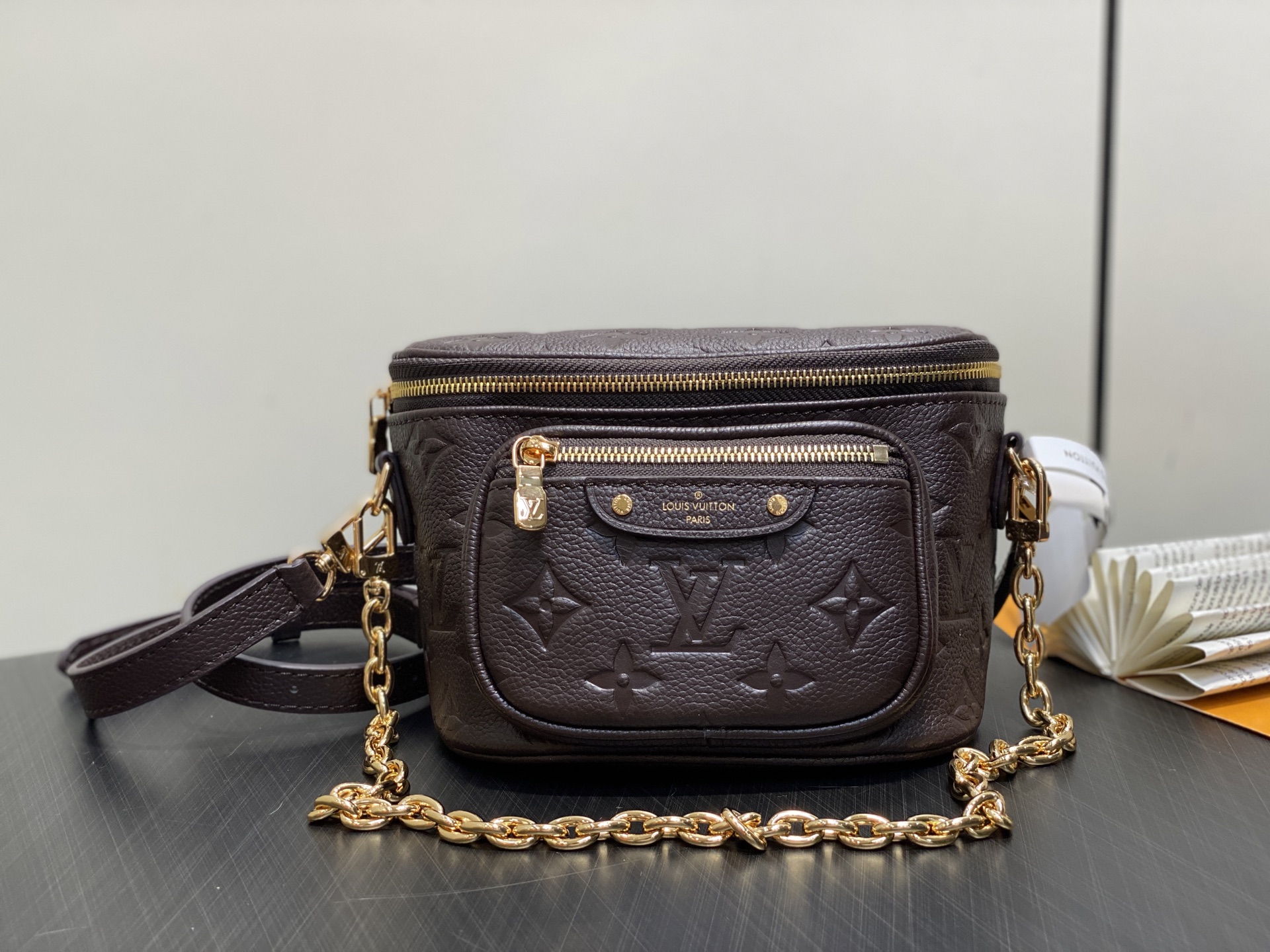 Louis Vuitton Mini Bumbag Bag ( 17 x 12 x 9.5CM)
