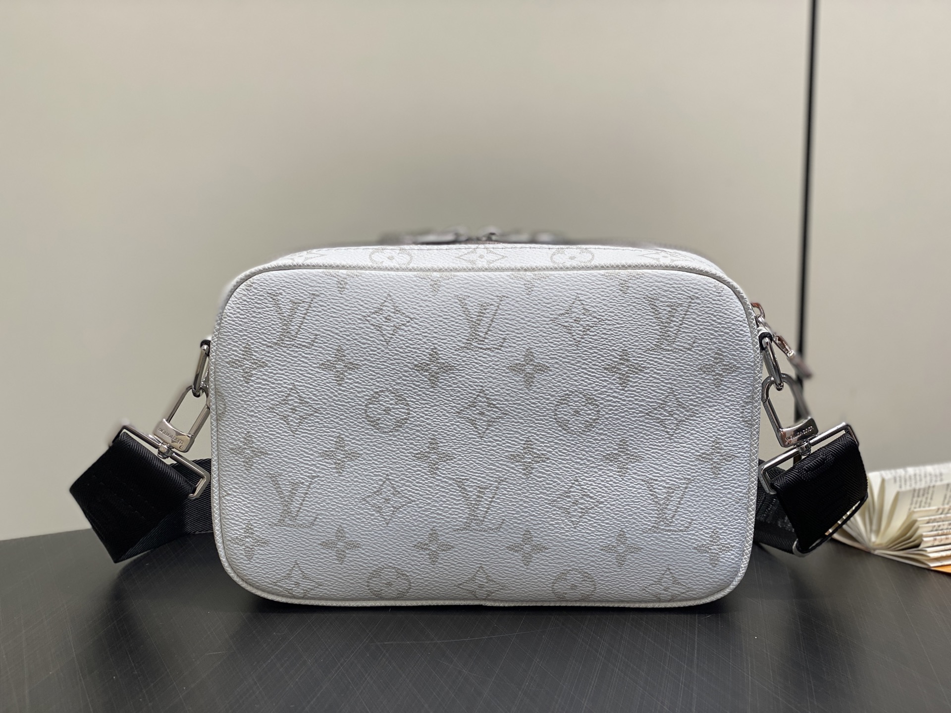 Louis Vuitton Alpha Messenger Bag (16 x 8 x 24CM)