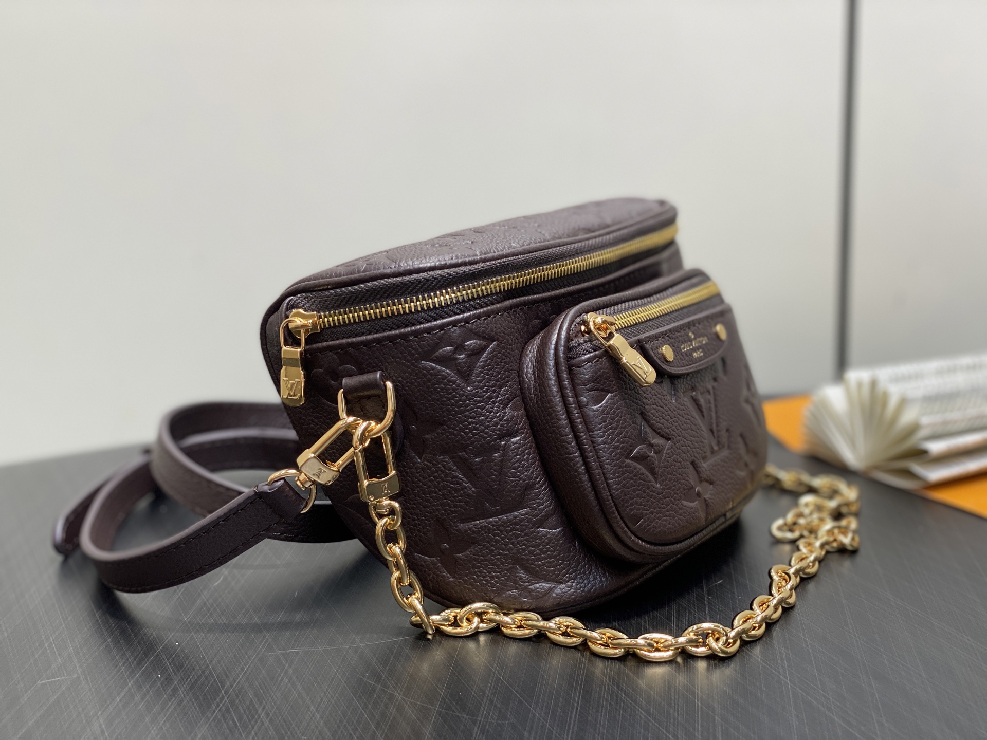 Louis Vuitton Mini Bumbag Bag ( 17 x 12 x 9.5CM)