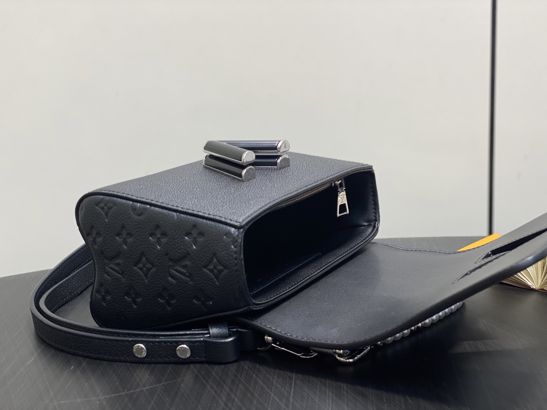 Louis Vuitton Twist Slim Bag (15 x 7 x 19CM)