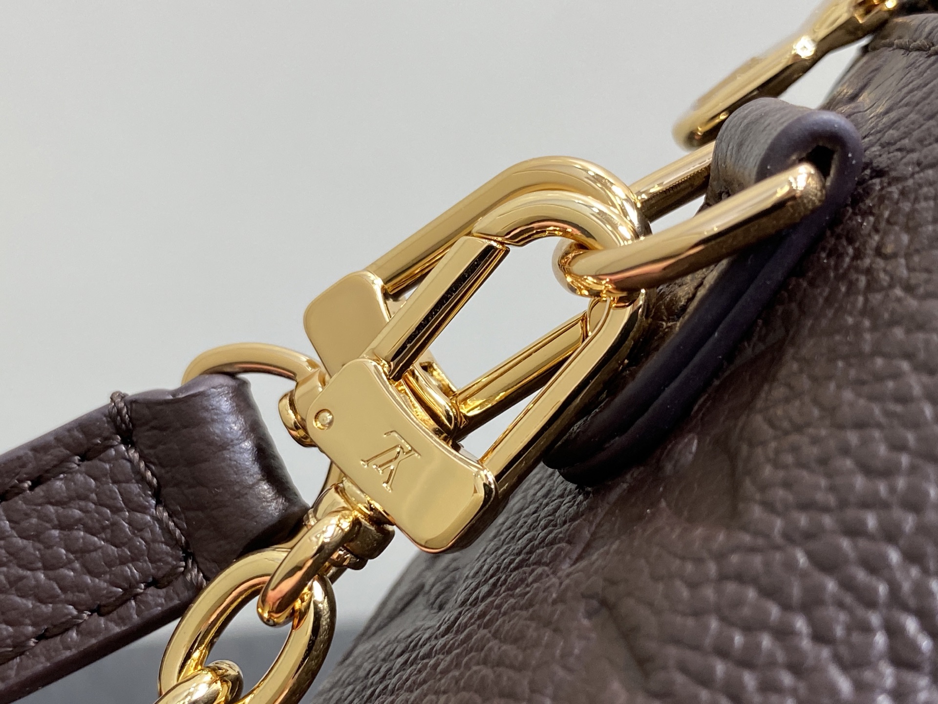 Louis Vuitton Mini Bumbag Bag ( 17 x 12 x 9.5CM)