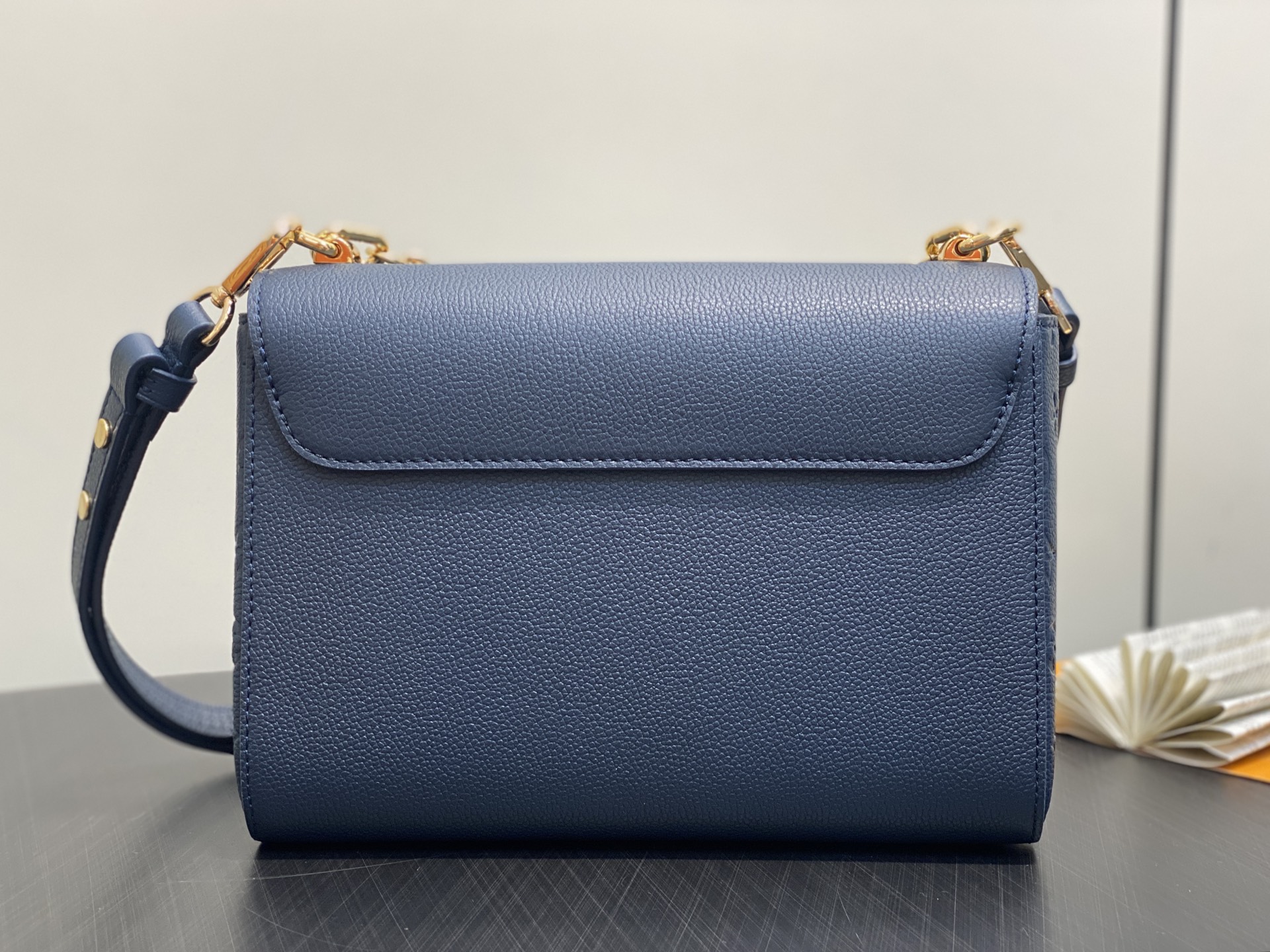 Louis Vuitton Twist Slim MM Bag (23 x 16 x 8CM)