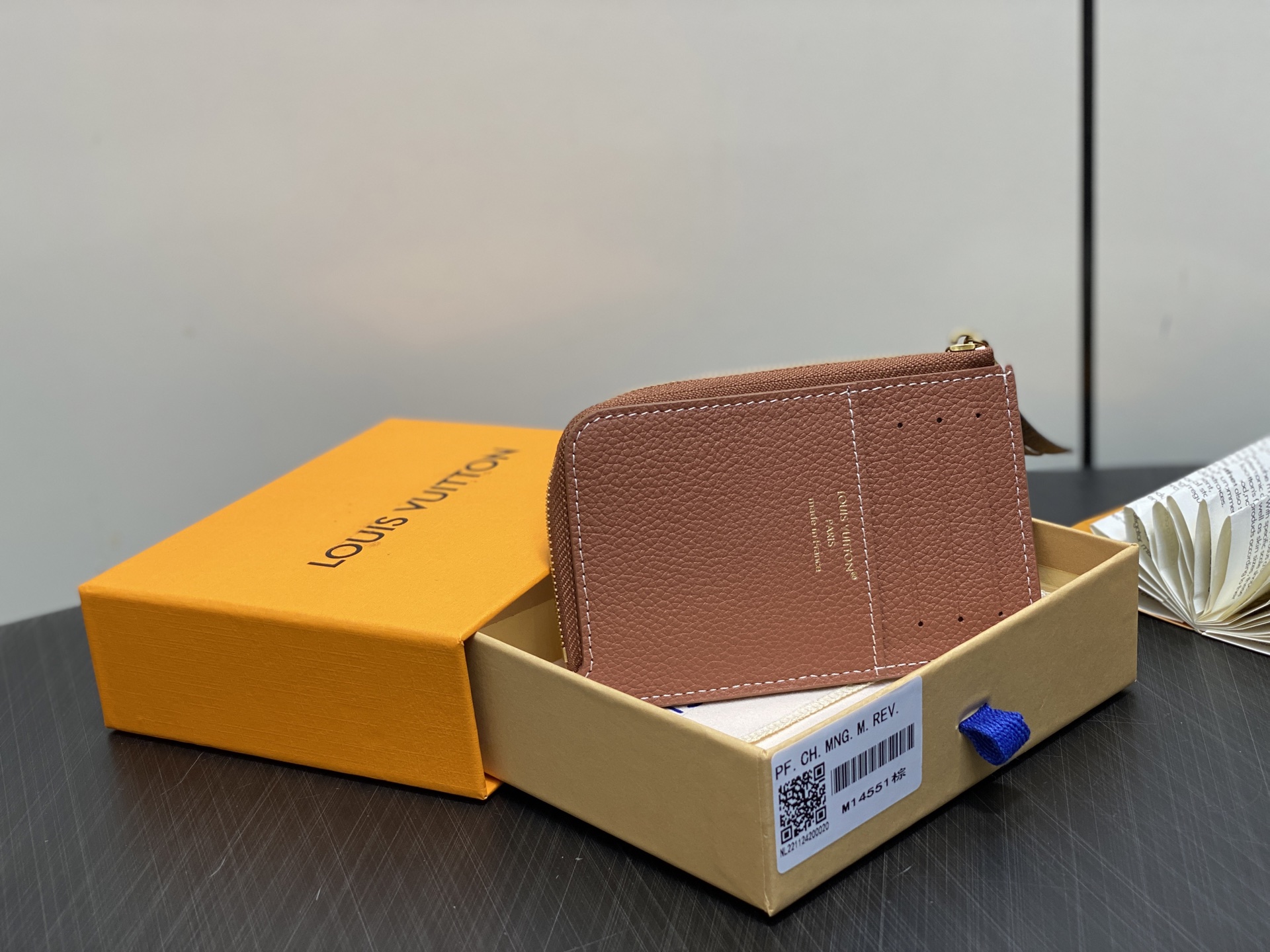 Louis Vuitton Low Key Card Holder(8.5 x 1 x 13CM)