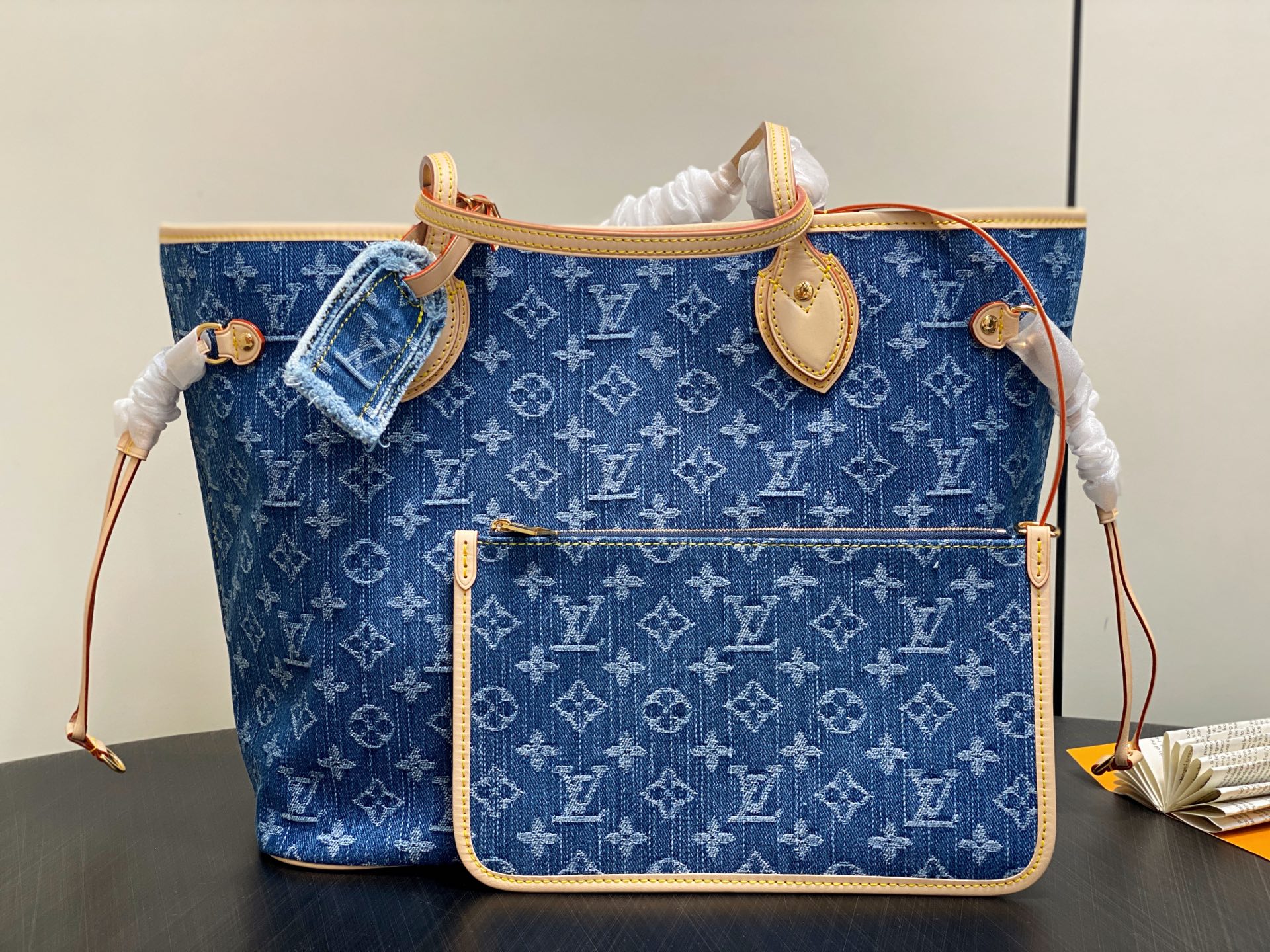 Louis Vuitton Neverfull MM-31 x 28 x 14CM