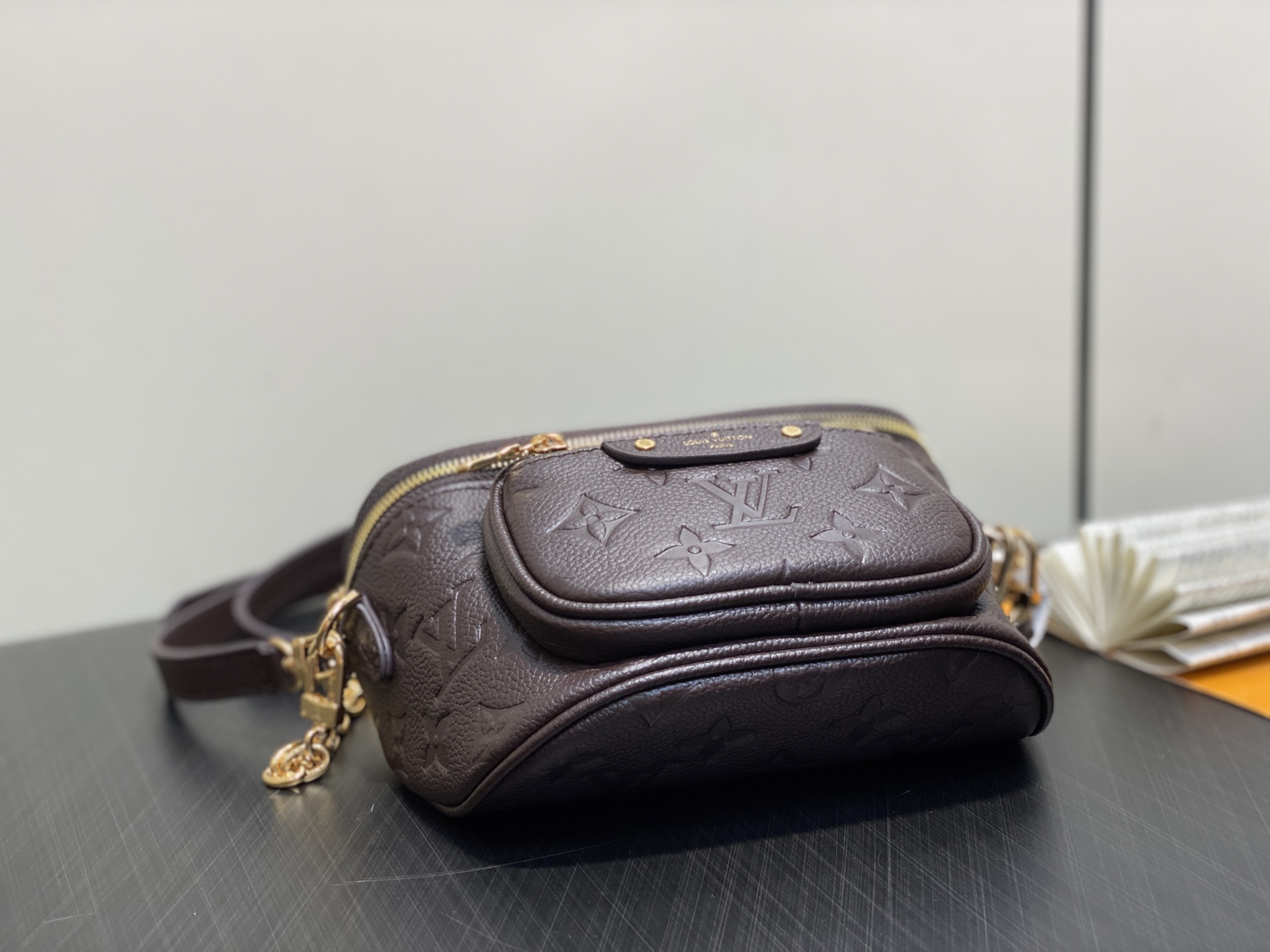 Louis Vuitton Mini Bumbag Bag ( 17 x 12 x 9.5CM)
