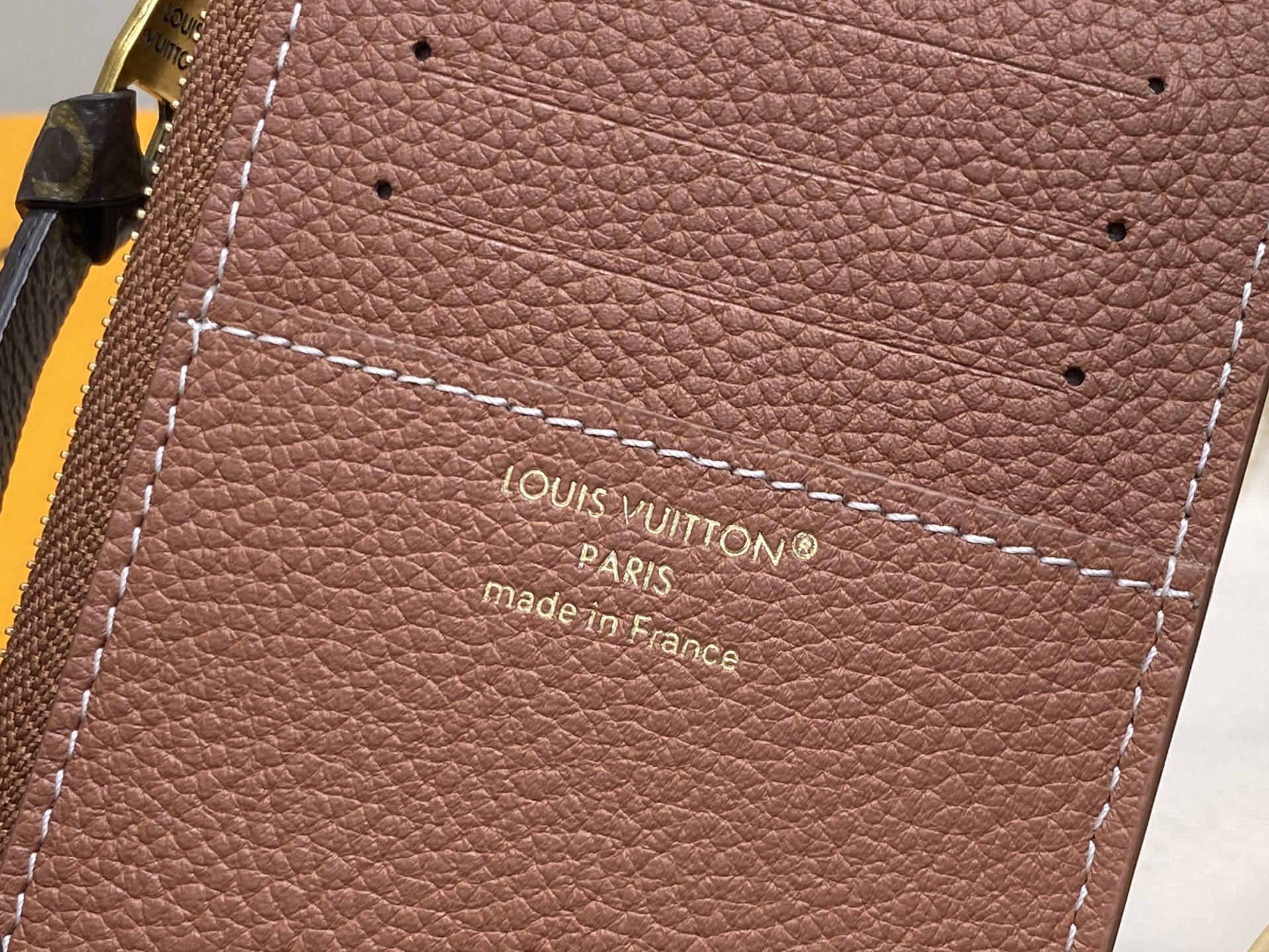 Louis Vuitton Low Key Card Holder(8.5 x 1 x 13CM)