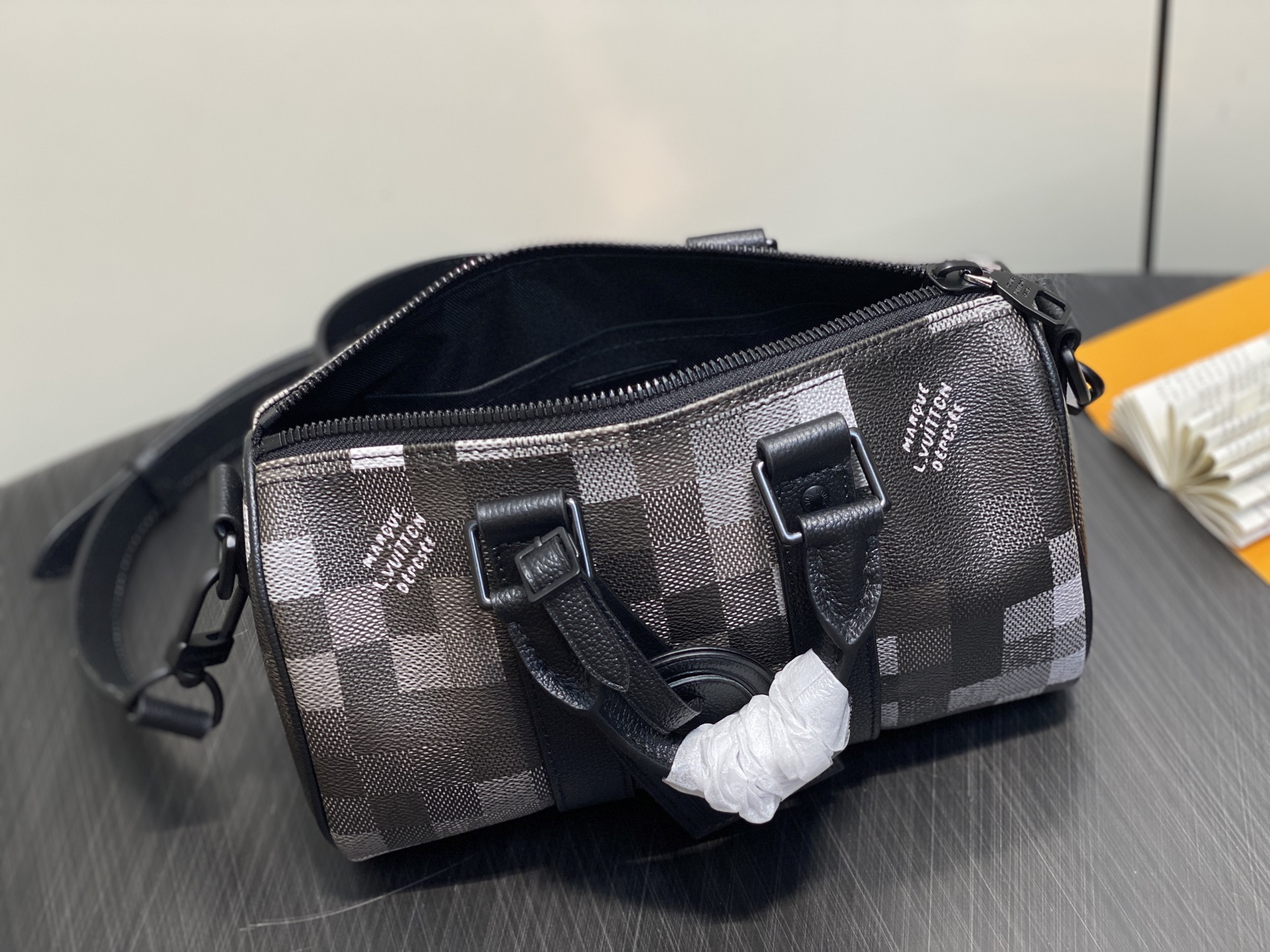 Louis Vuitton Keepall Bandoulière 25 (15 x 11 x 25CM)