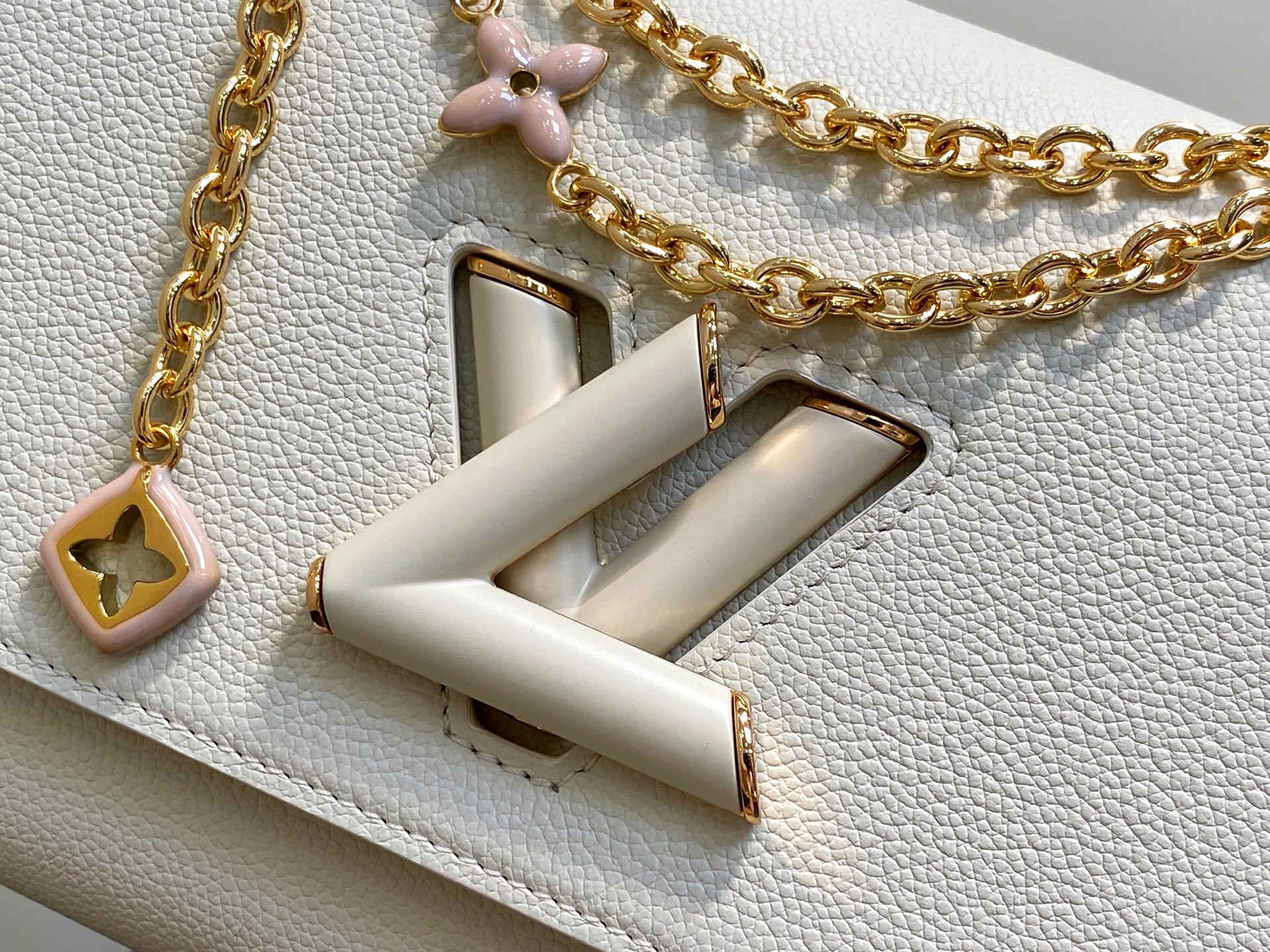 Louis Vuitton Twist Slim MM Bag (23 x 16 x 8CM)