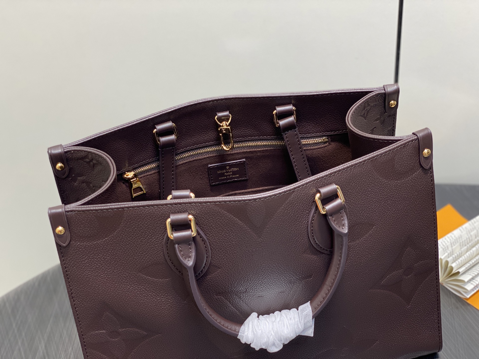 Louis Vuitton Onthego MM-35 x 27 x 14CM