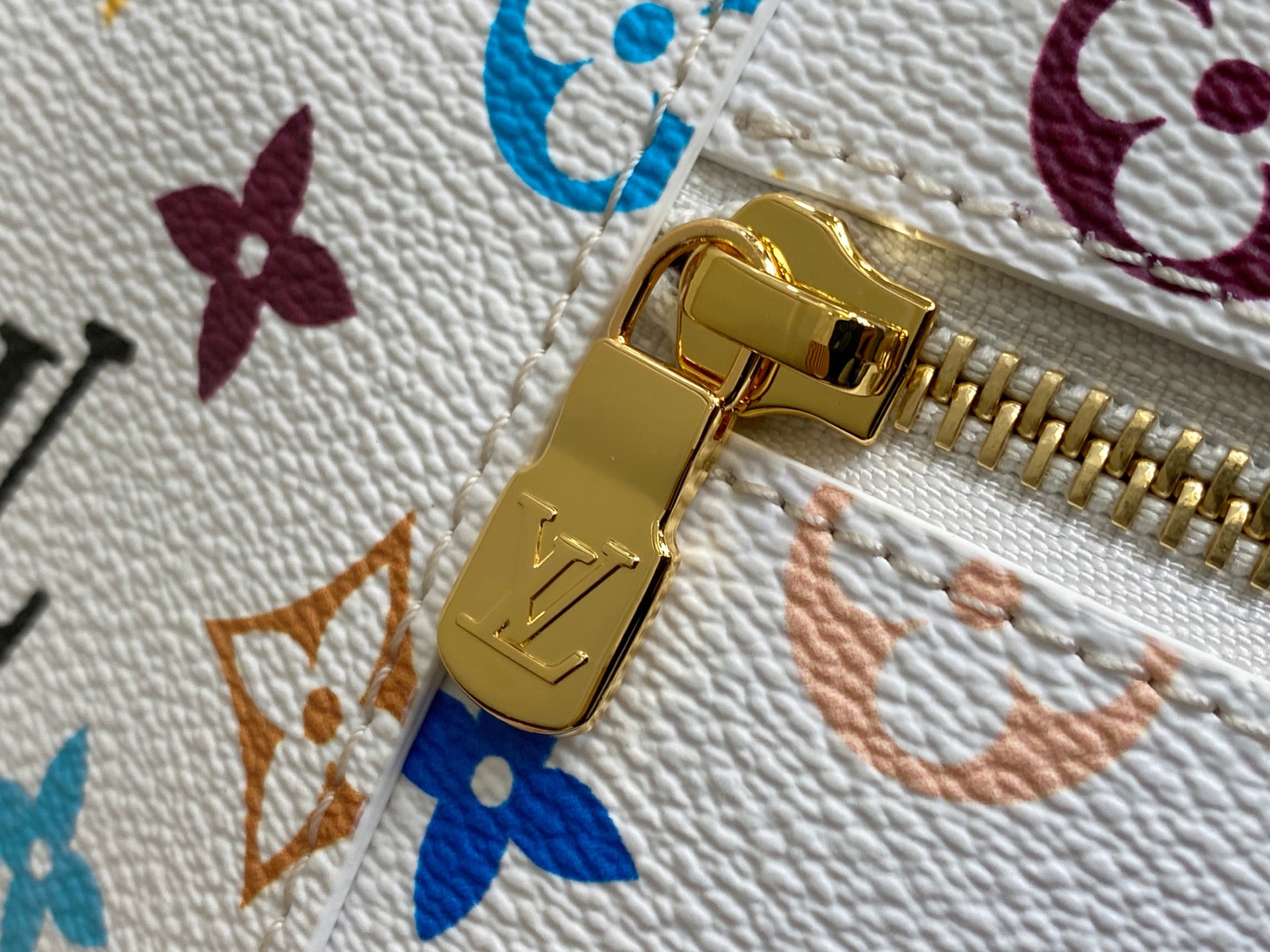 Louis Vuitton X TM Vanity Chain Pouch(11.5 x 6.5 x 19CM)