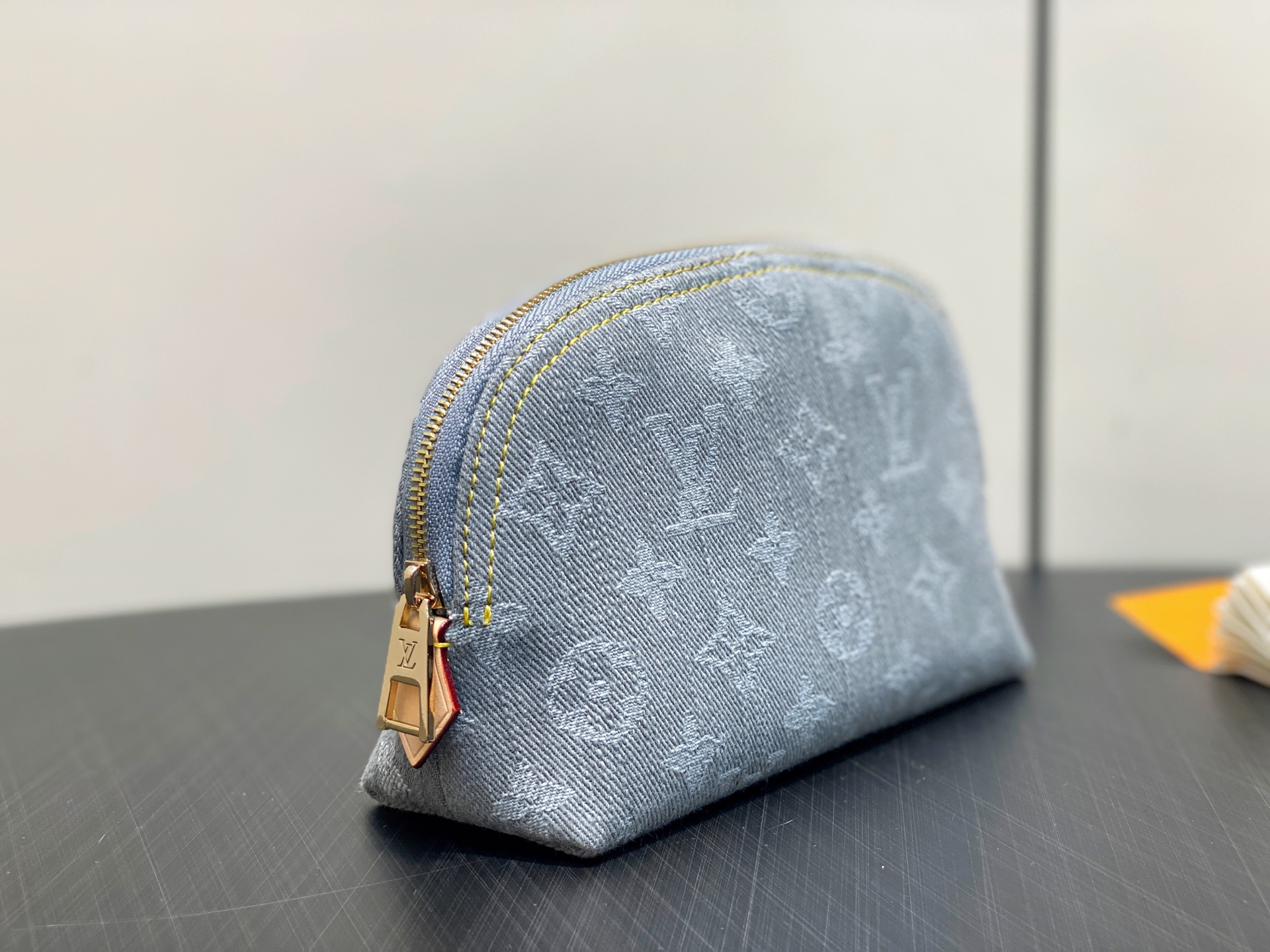 Louis Vuitton Pochette Cosmétique(19 x 12 x 6CM)